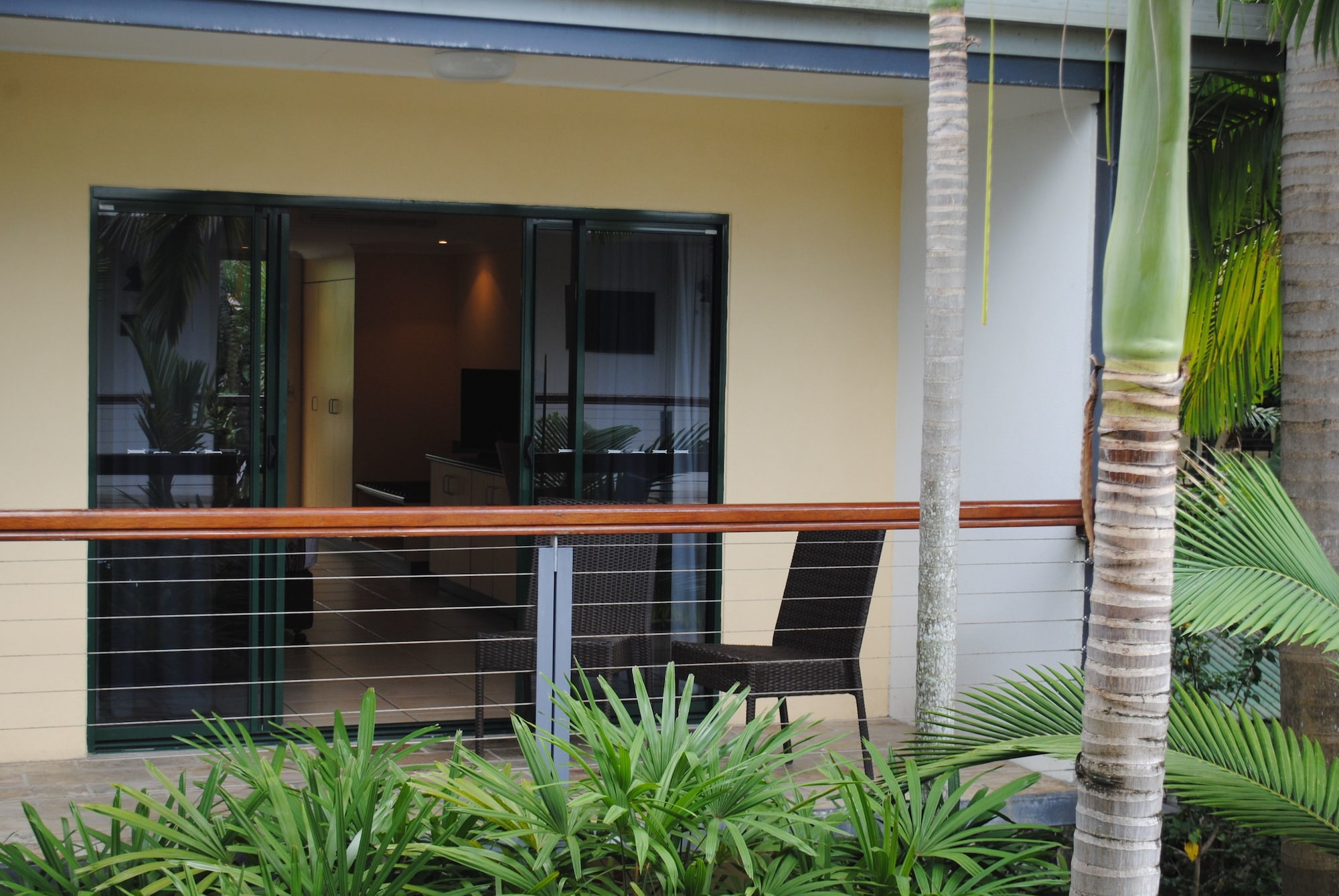 Bay Village Tropical Retreat