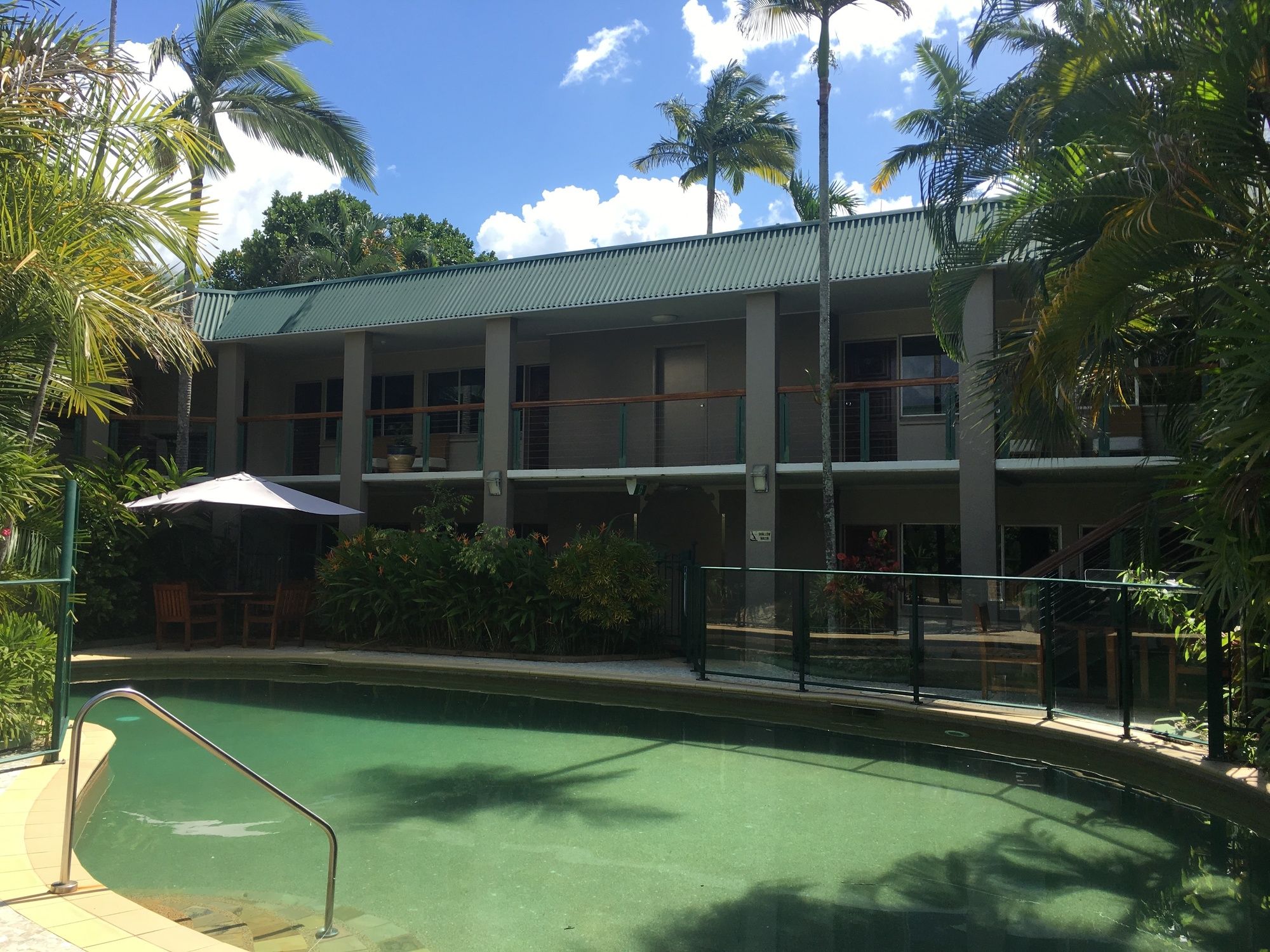 Bay Village Tropical Retreat
