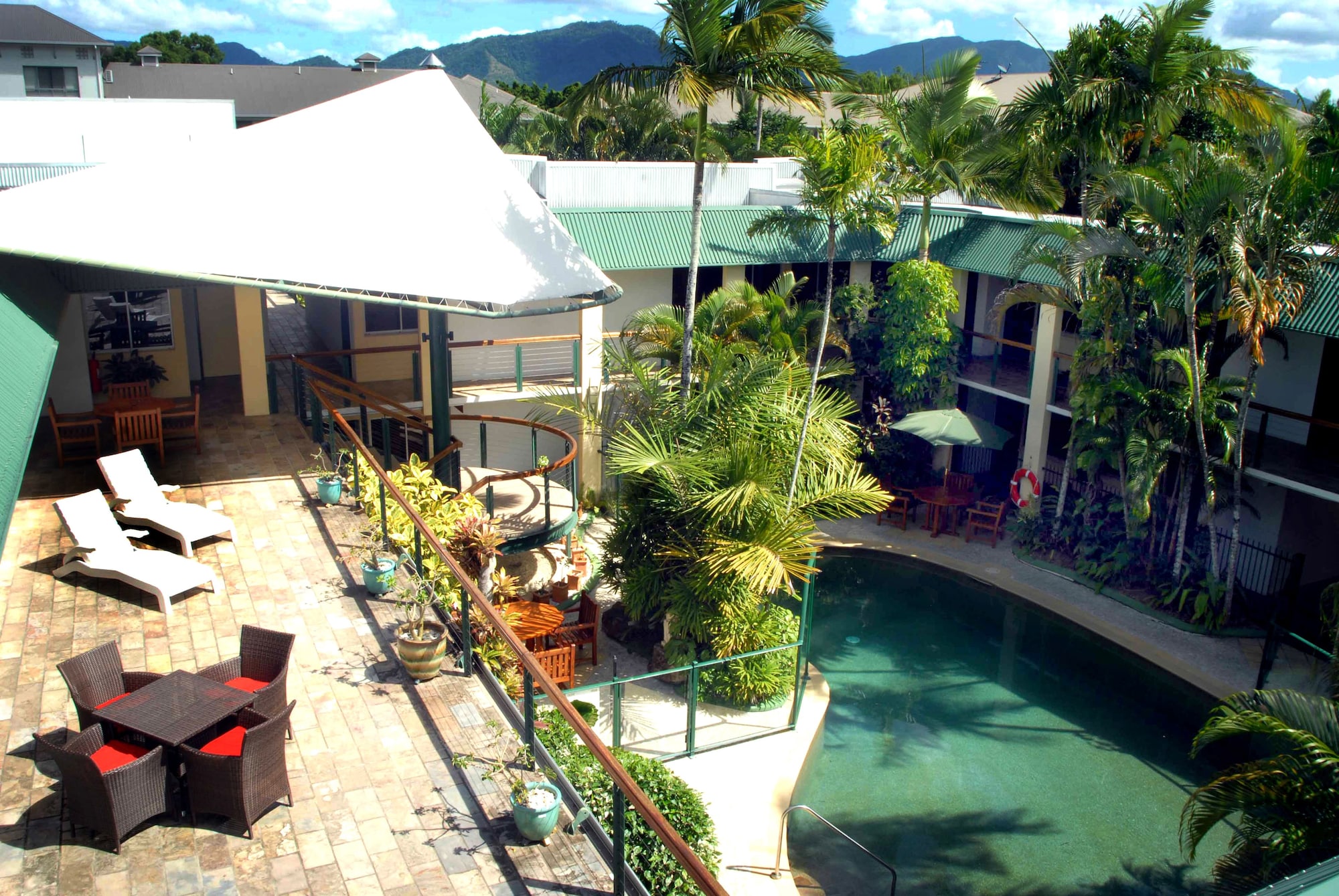 Bay Village Tropical Retreat