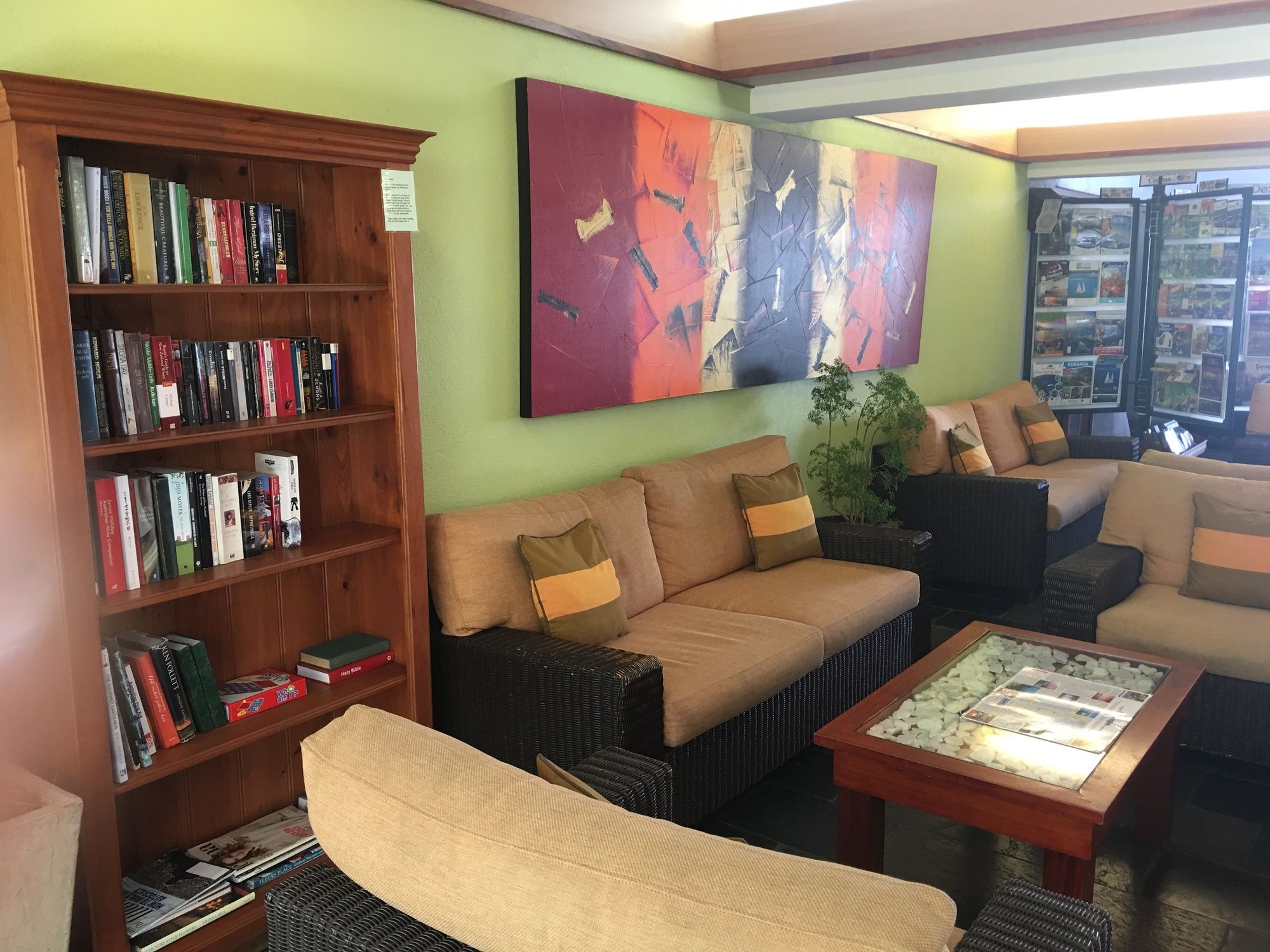 Bay Village Tropical Retreat