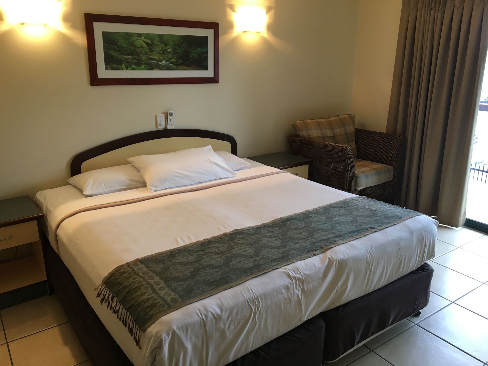 Bay Village Tropical Retreat