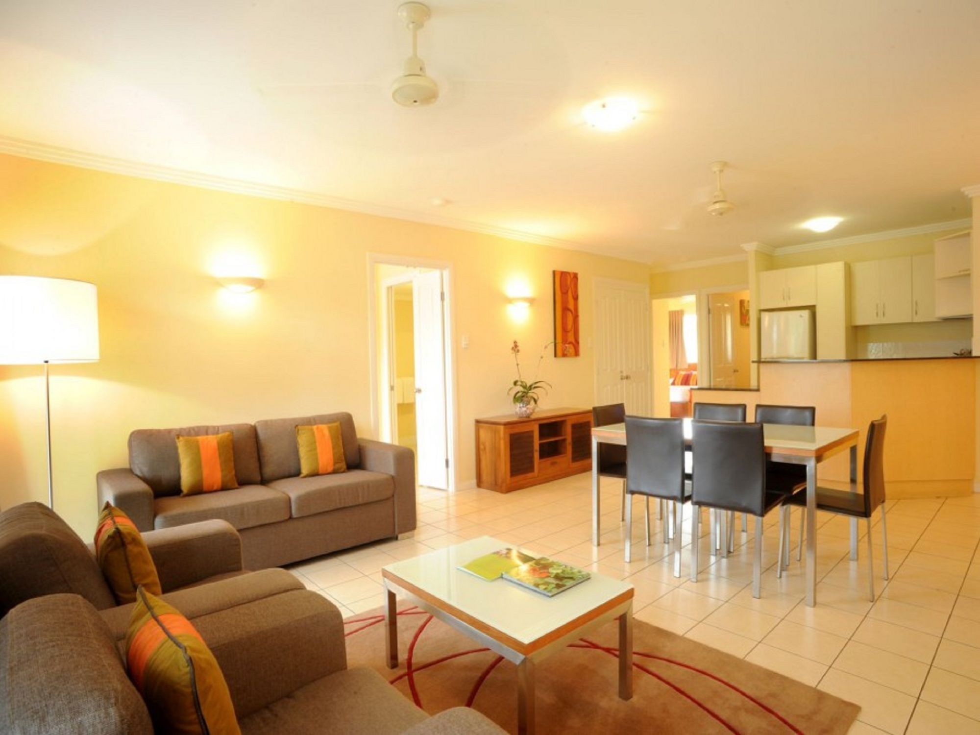 Bay Village Tropical Retreat