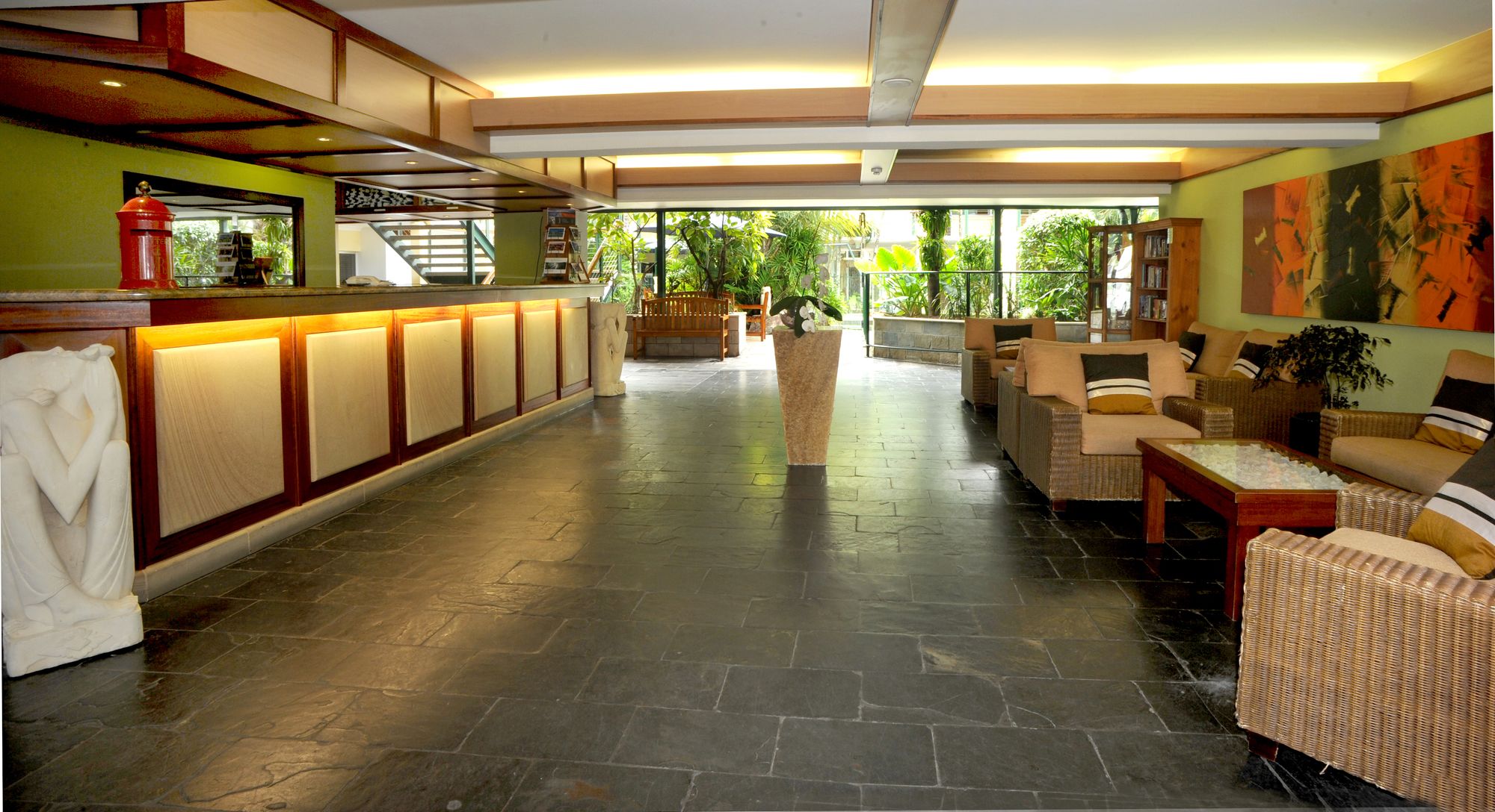 Bay Village Tropical Retreat
