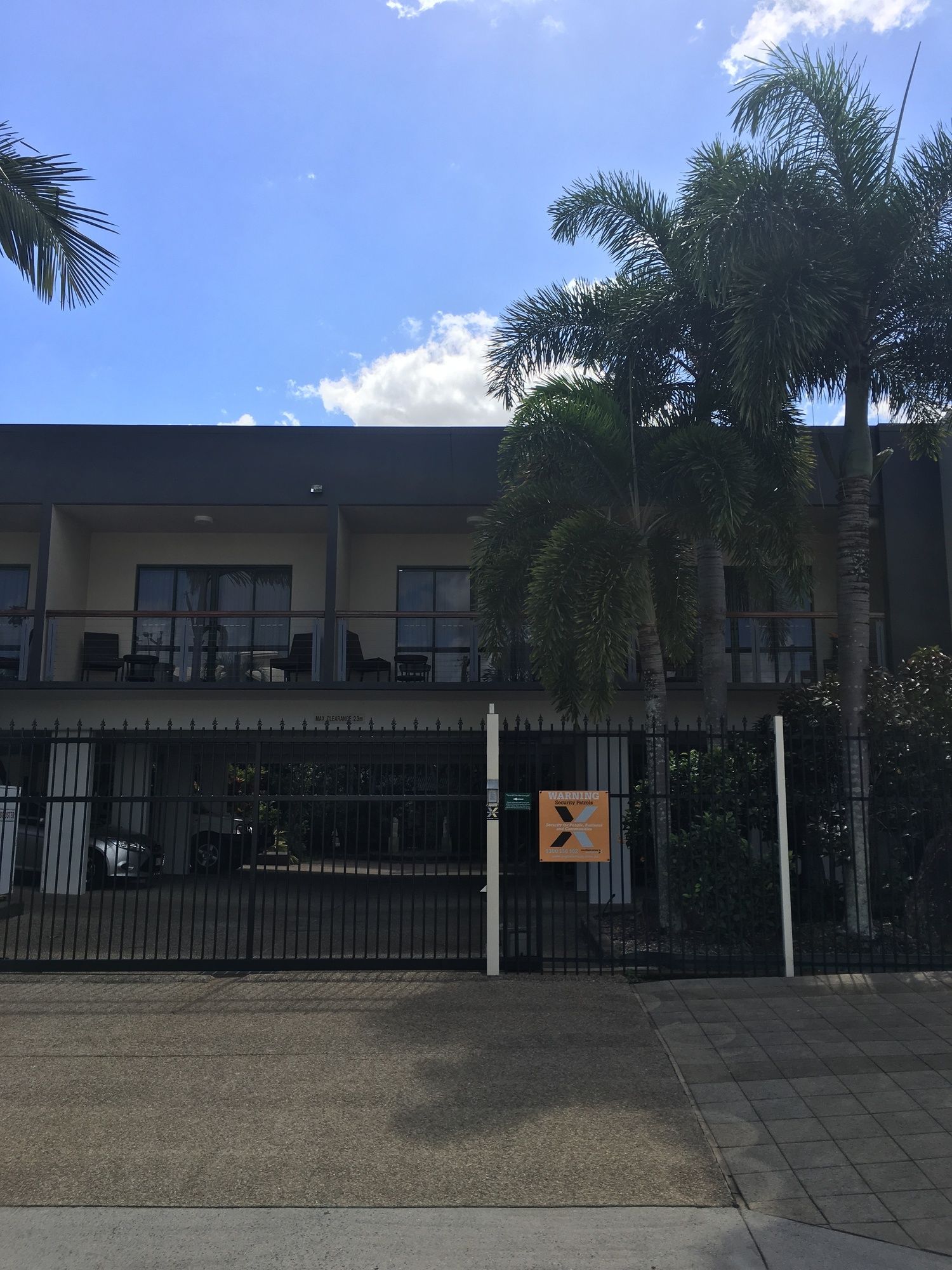 Bay Village Tropical Retreat