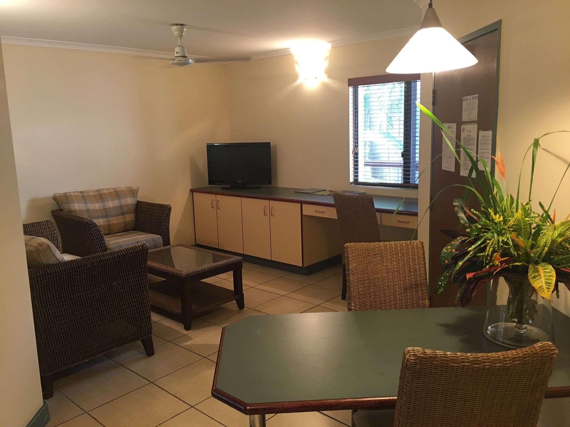 Bay Village Tropical Retreat