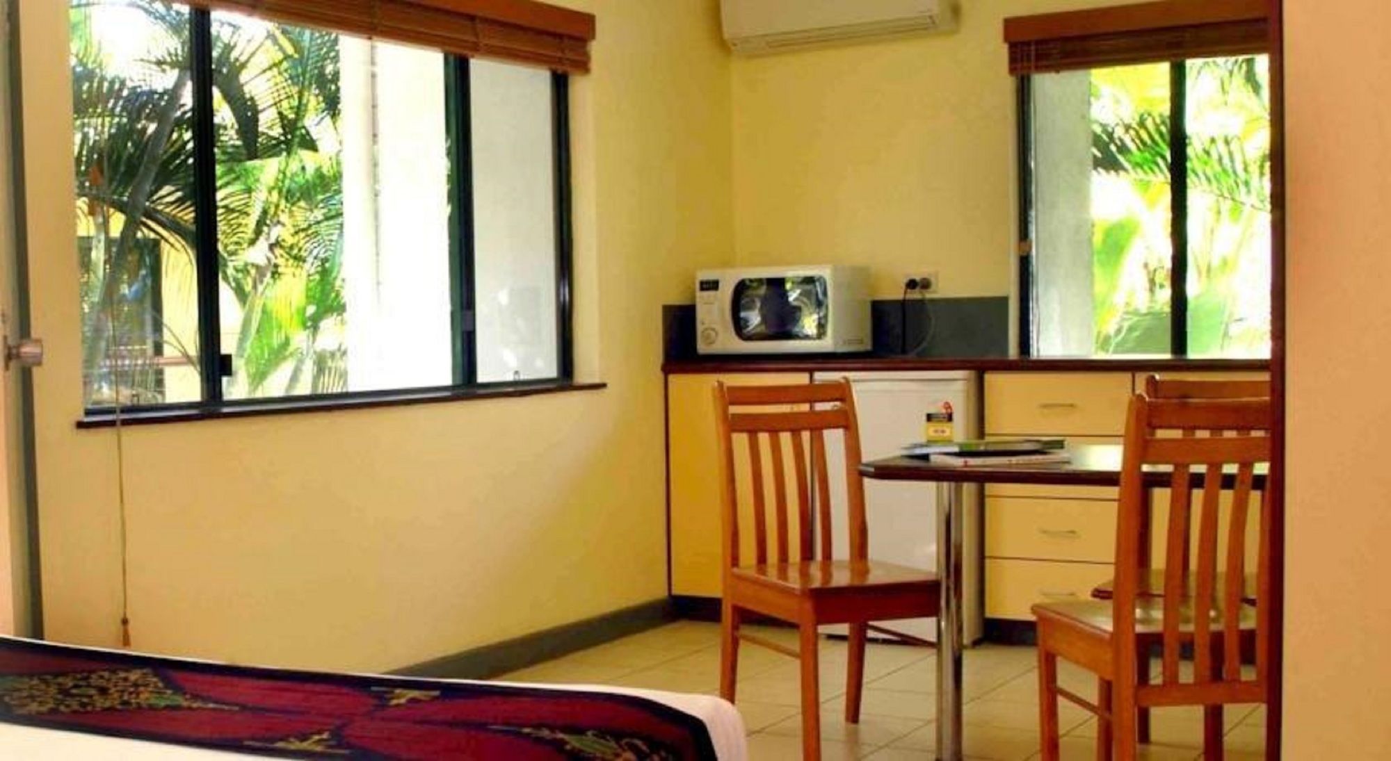 Bay Village Tropical Retreat