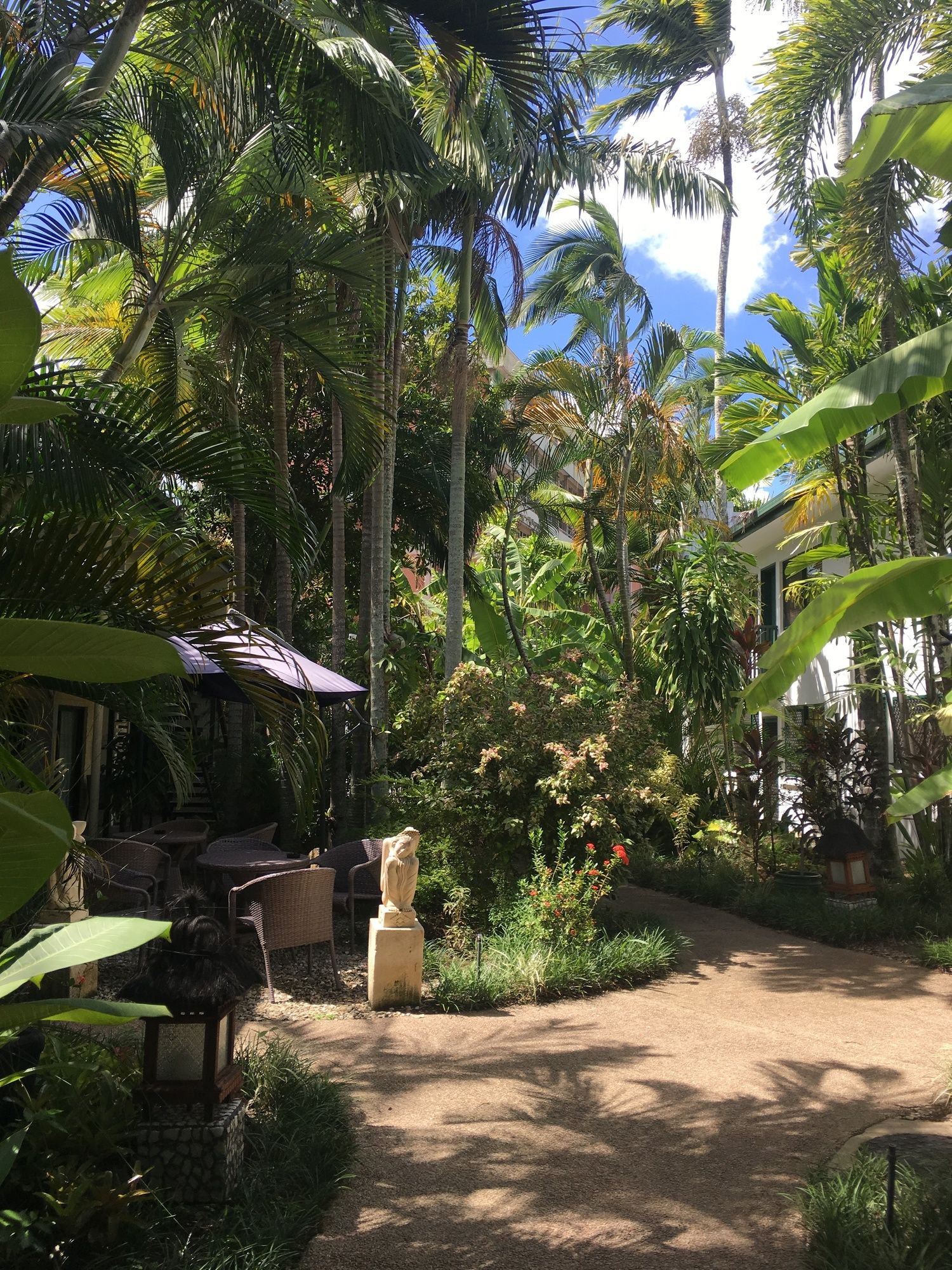 Bay Village Tropical Retreat