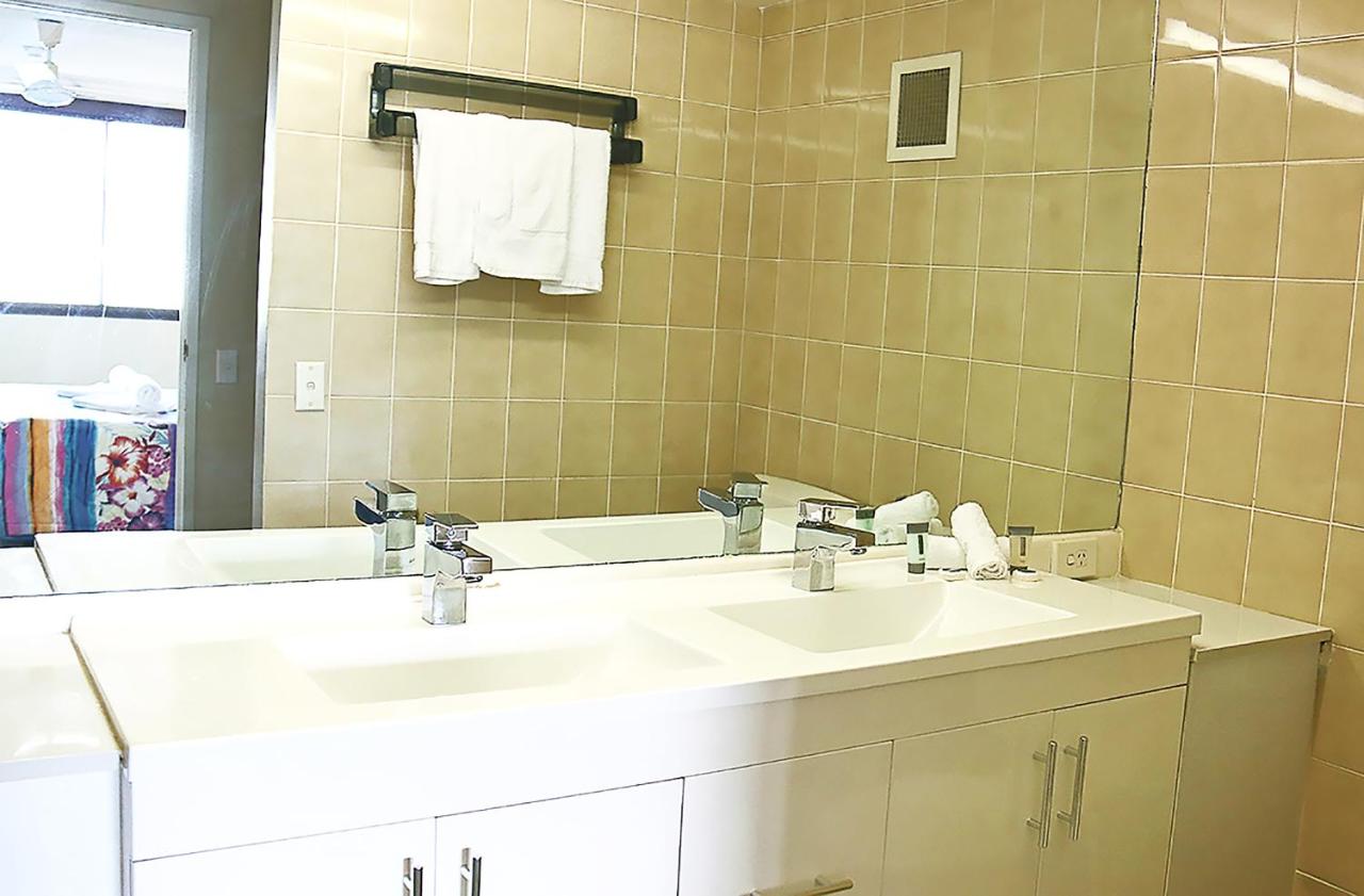Cairns Aquarius Holiday Apartments