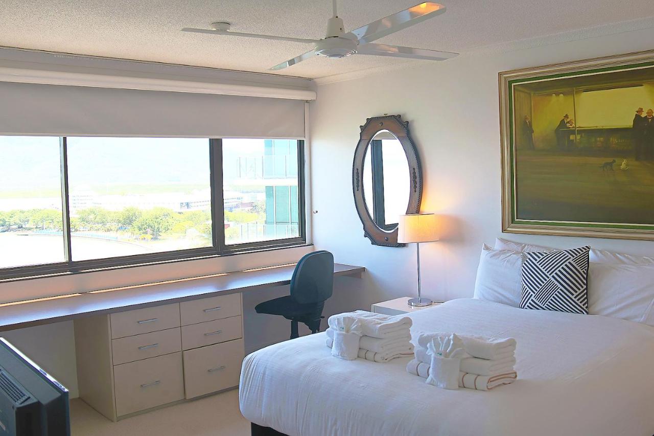 Cairns Aquarius Holiday Apartments