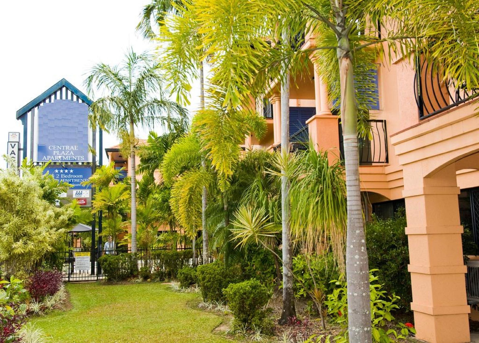 Central Plaza Apartments Hotel