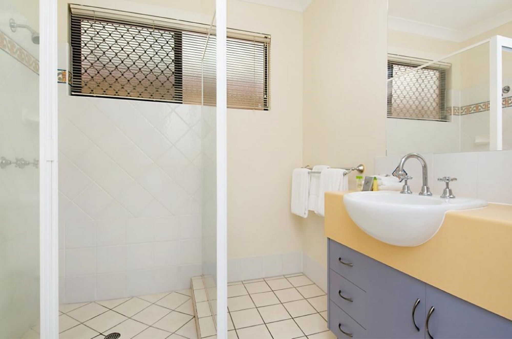 Central Plaza Apartments Hotel