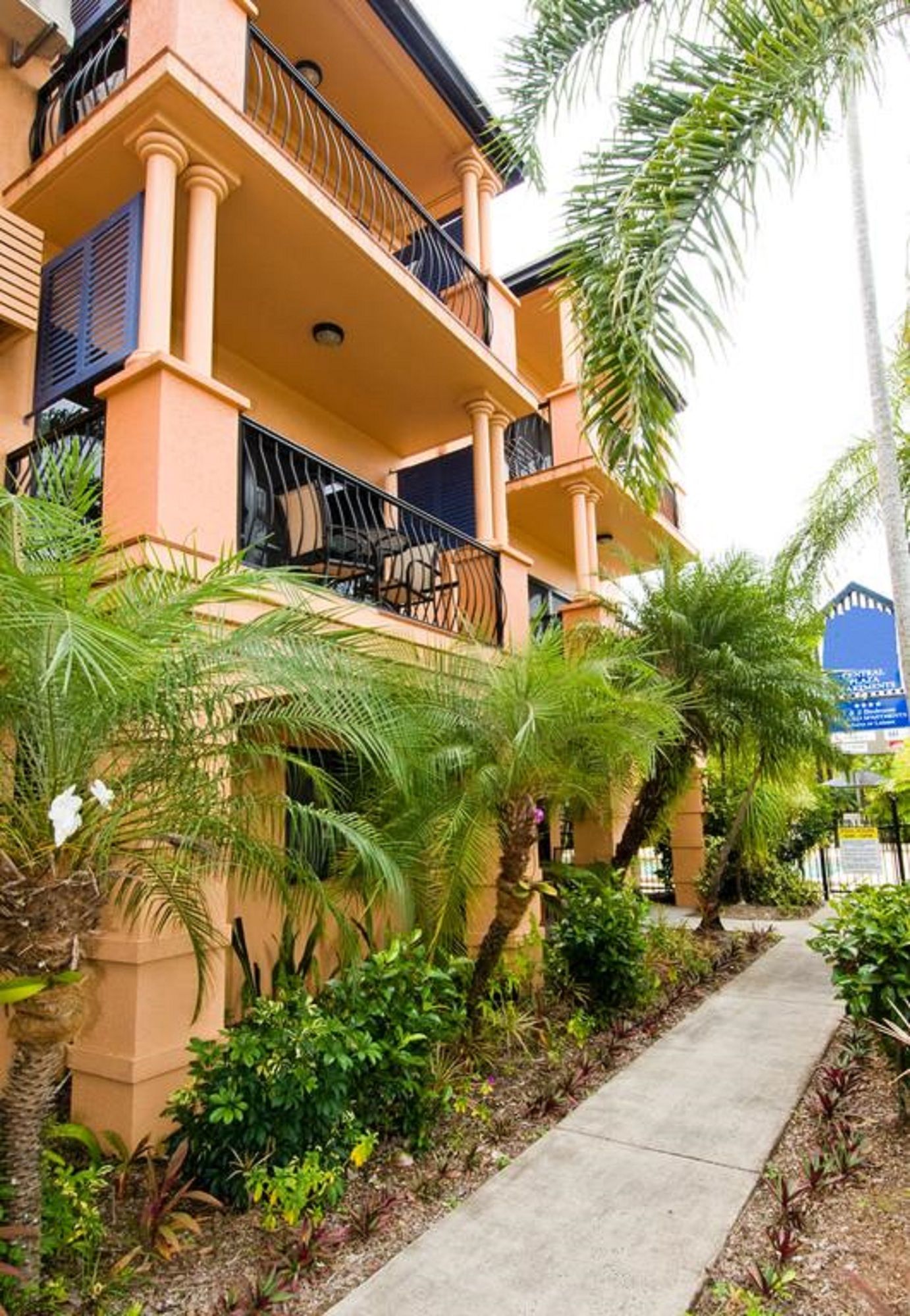 Central Plaza Apartments Hotel