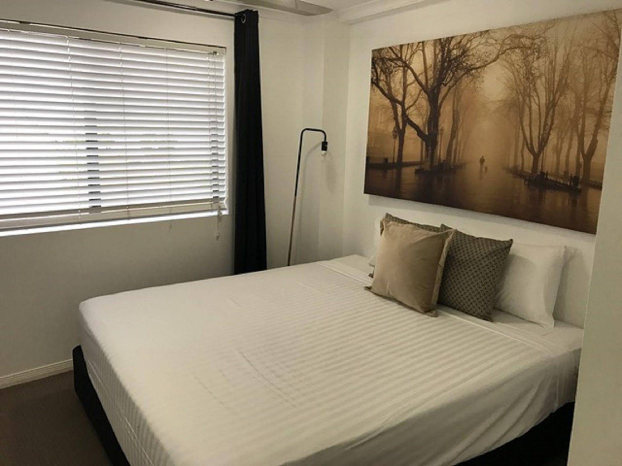 Jack and Newell Cairns Holiday Apartments