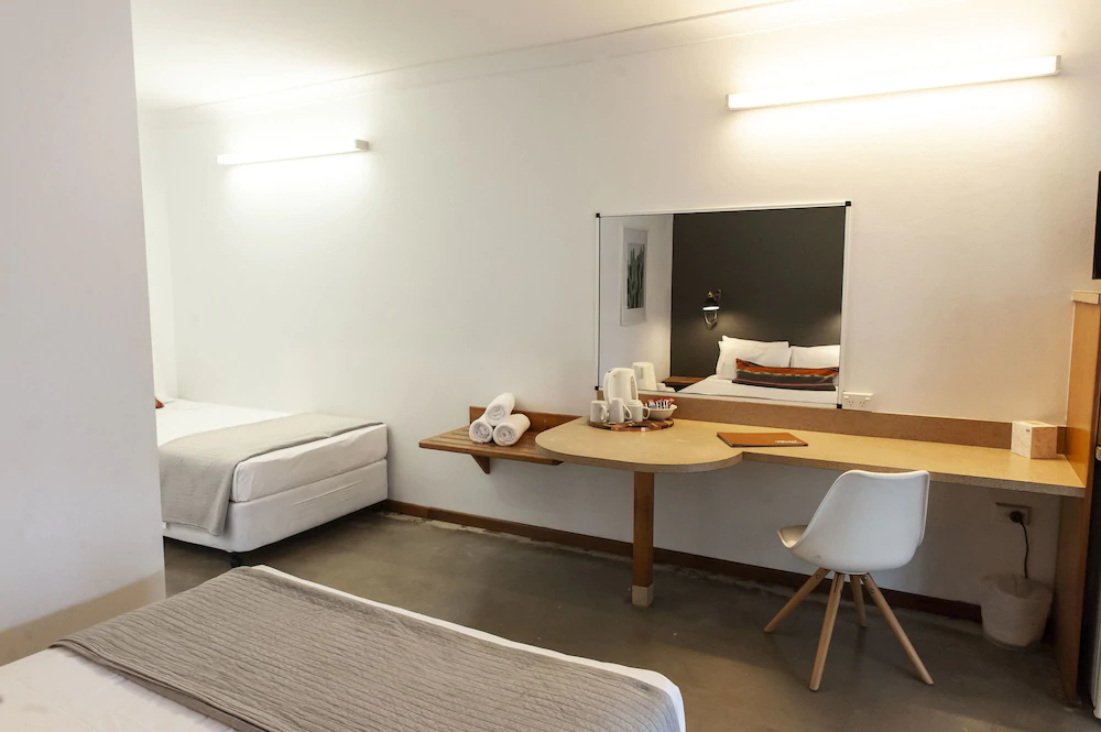 Motel Nomad