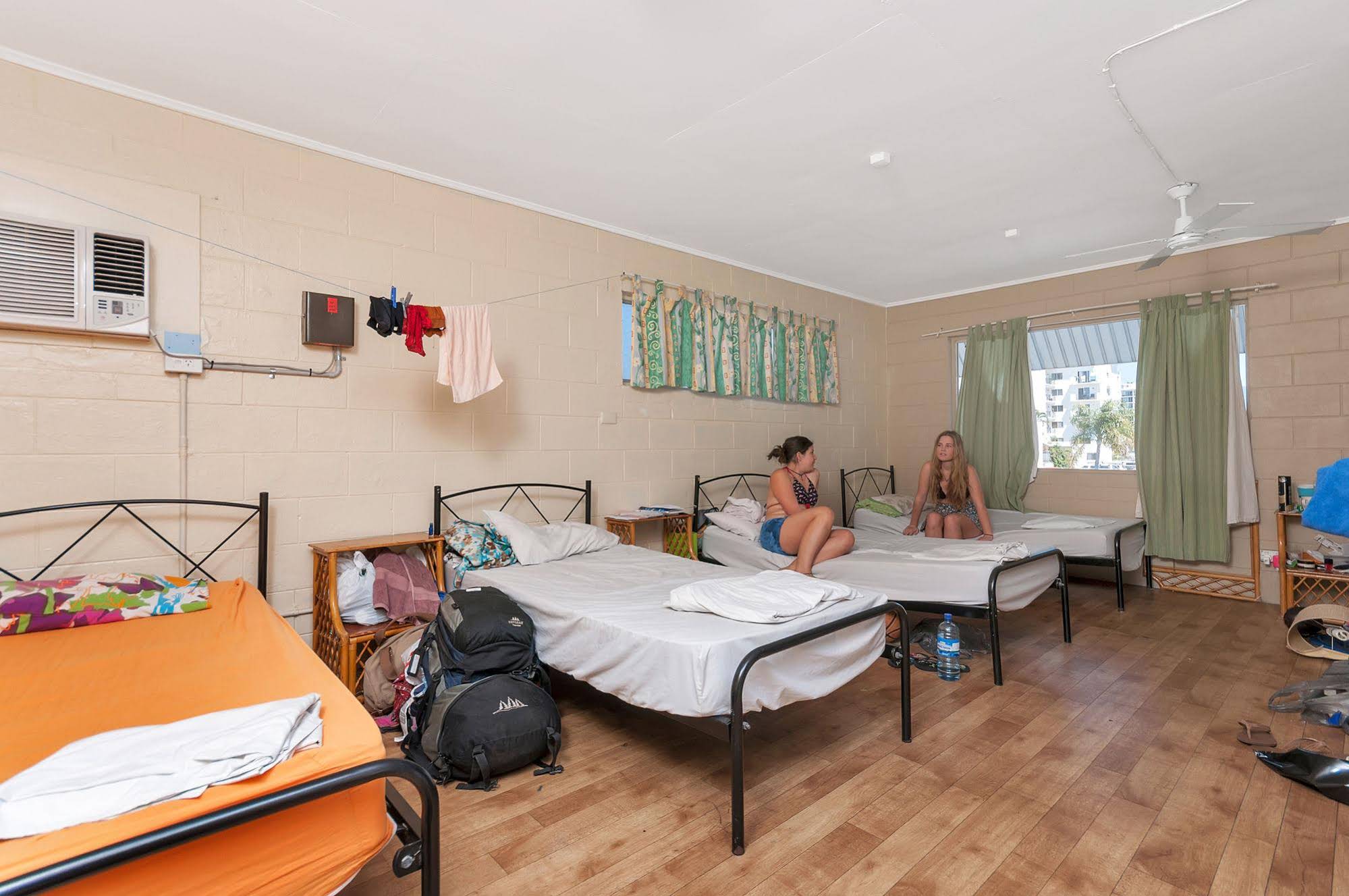 Reef Backpackers
