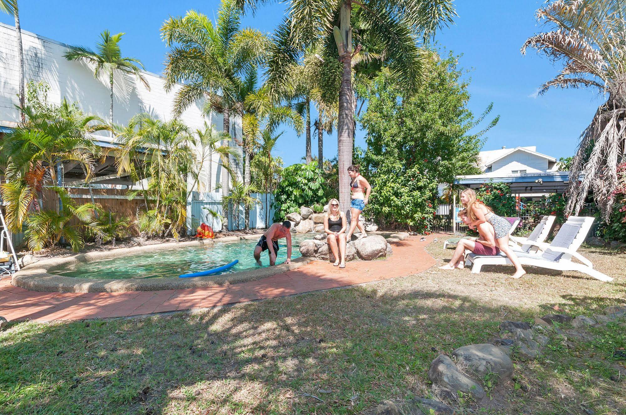 Reef Backpackers