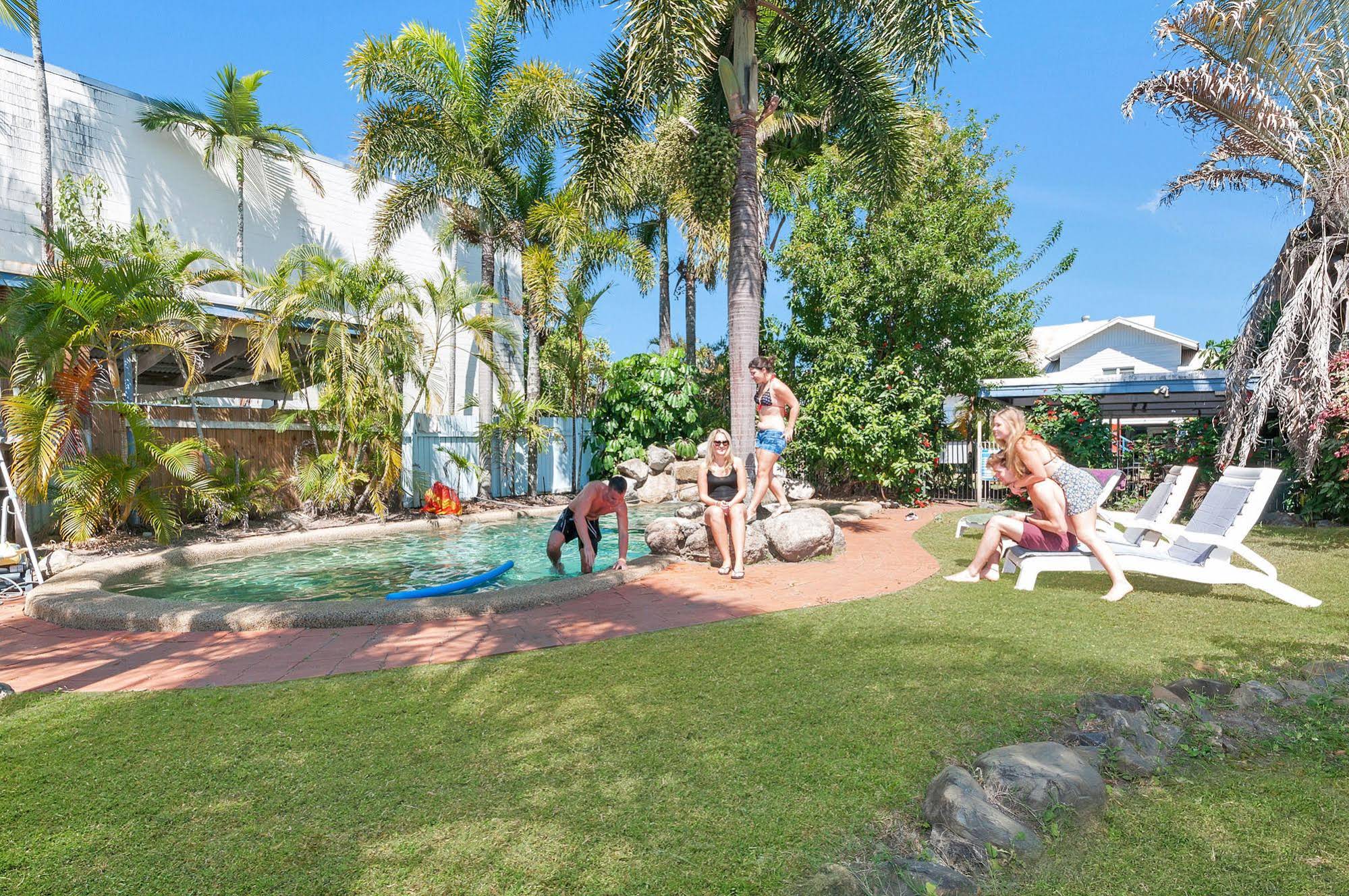 Reef Backpackers