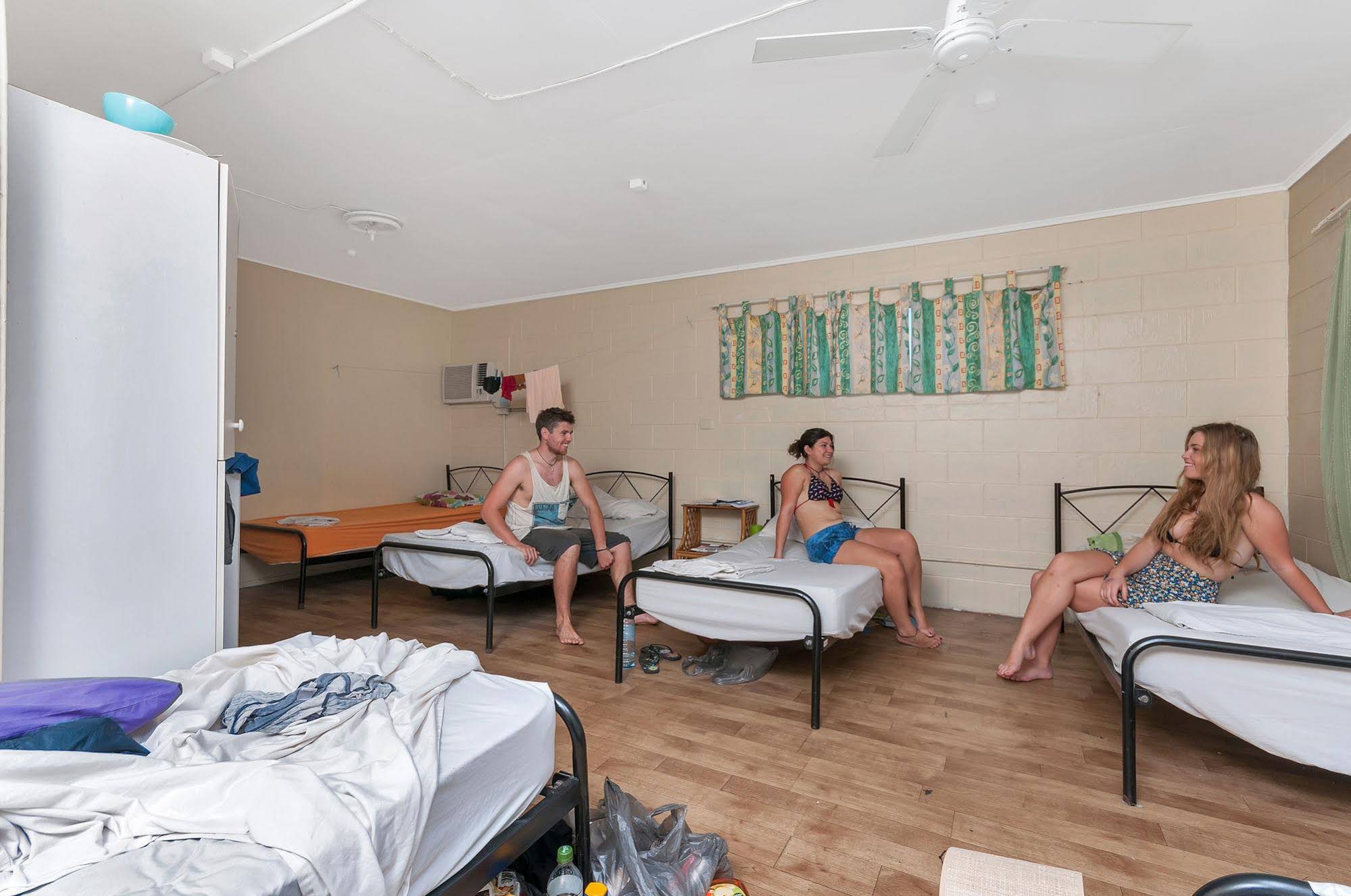 Reef Backpackers