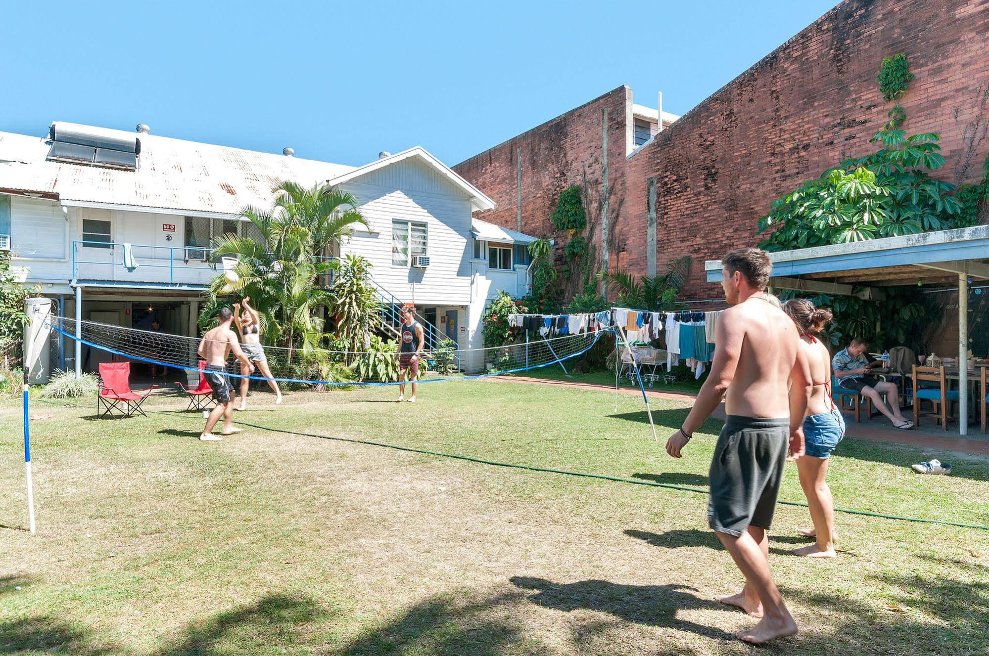 Reef Backpackers