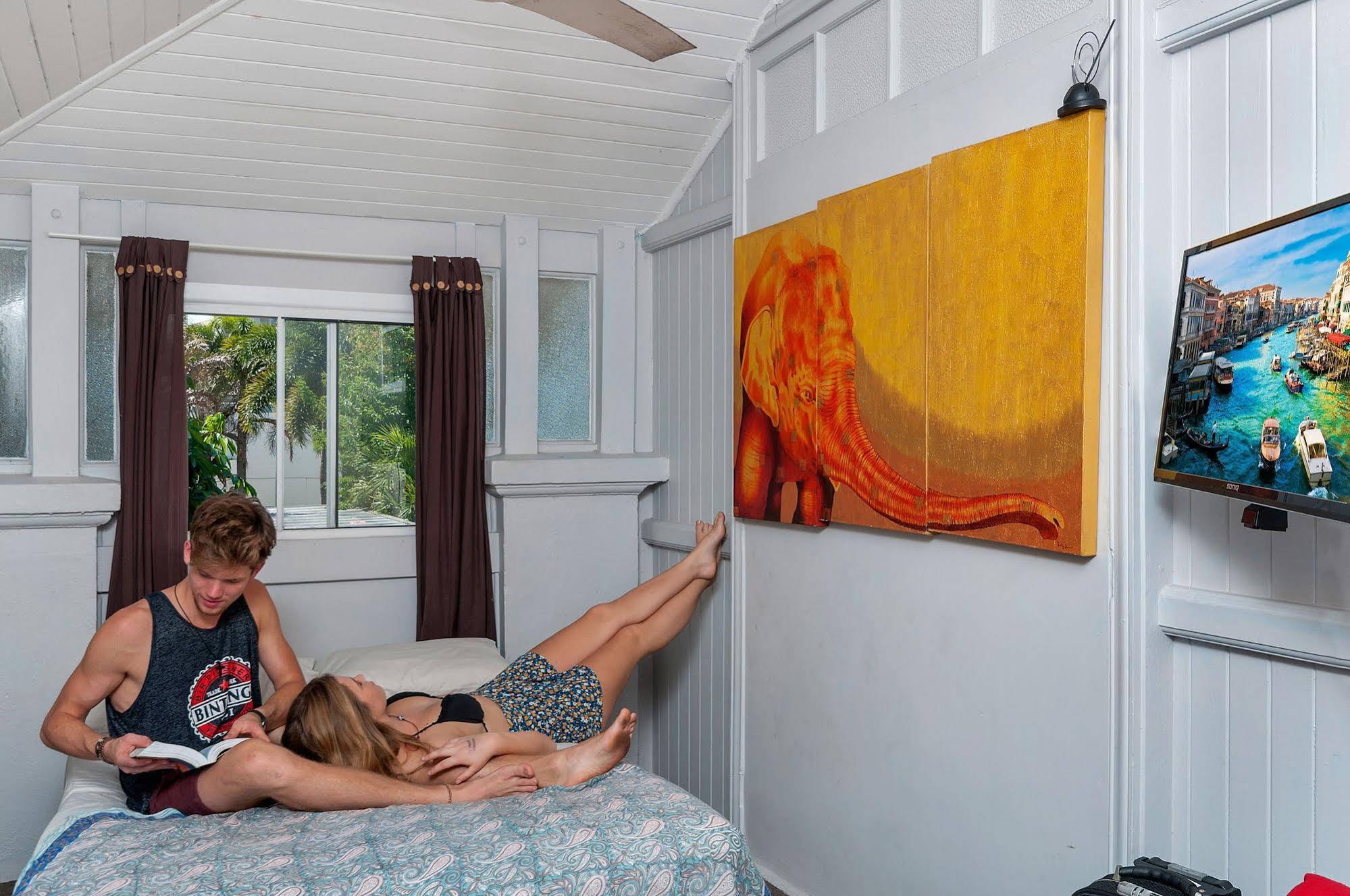 Reef Backpackers
