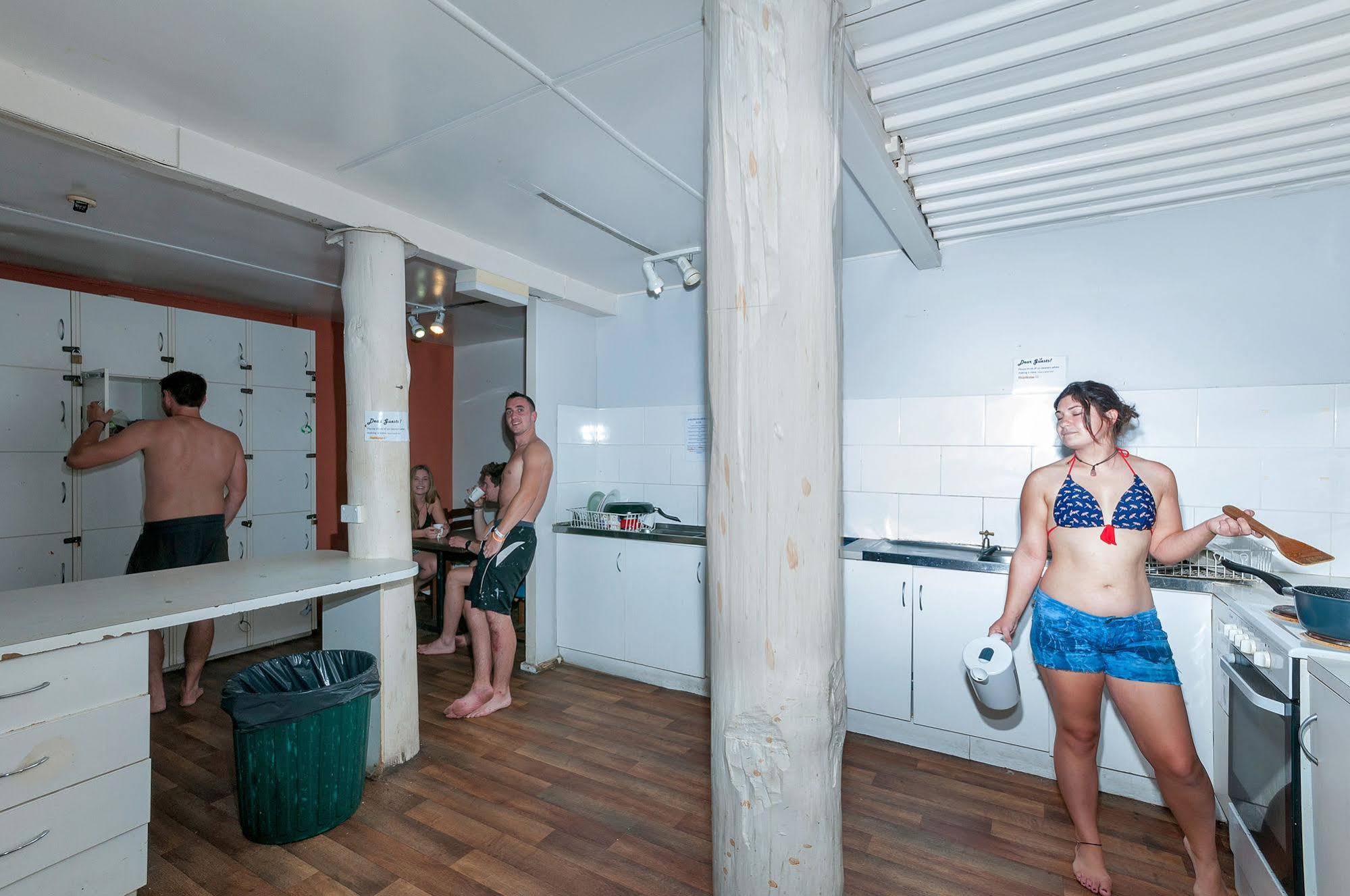 Reef Backpackers