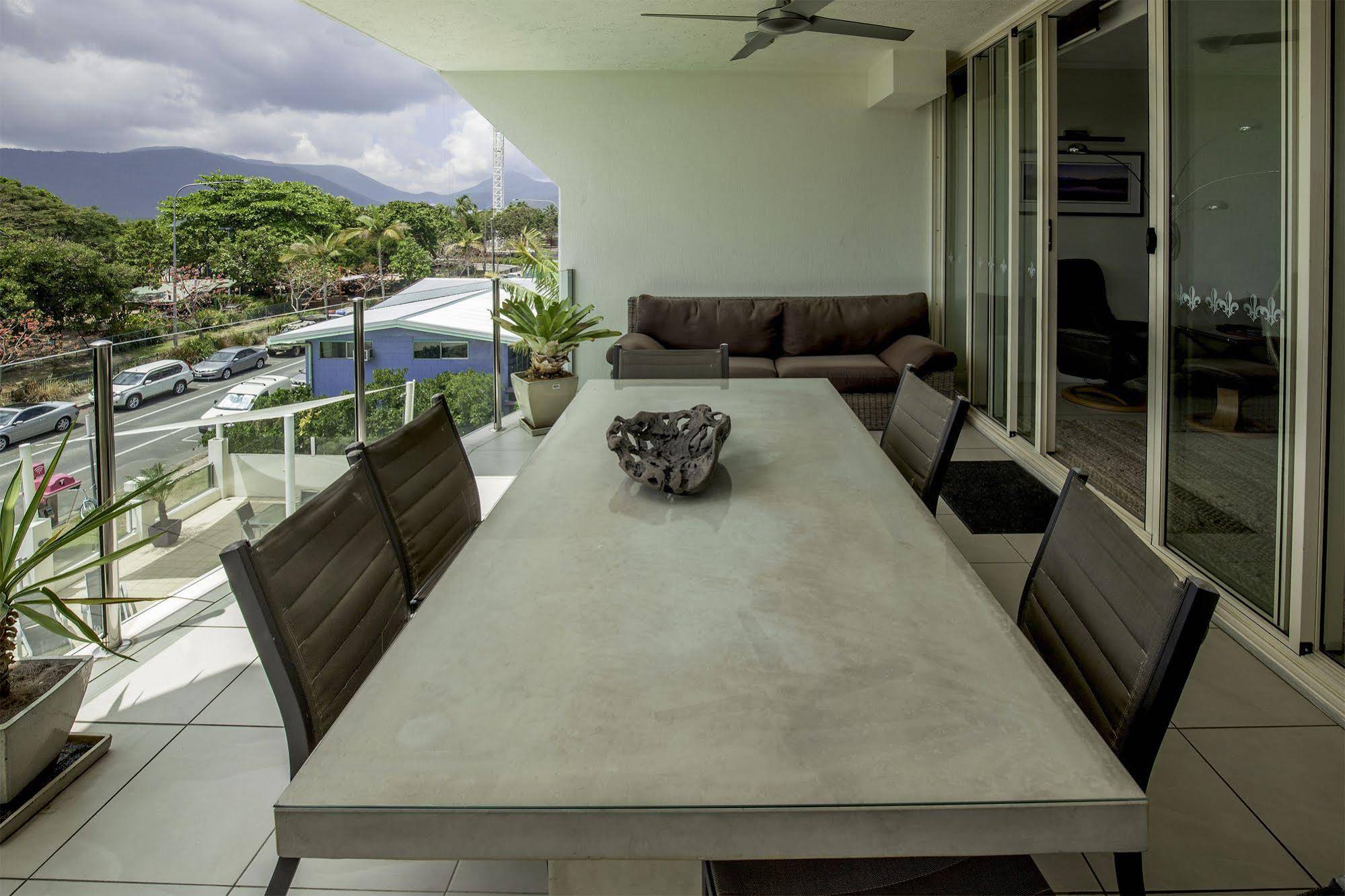 Waters Edge Apartment Cairns