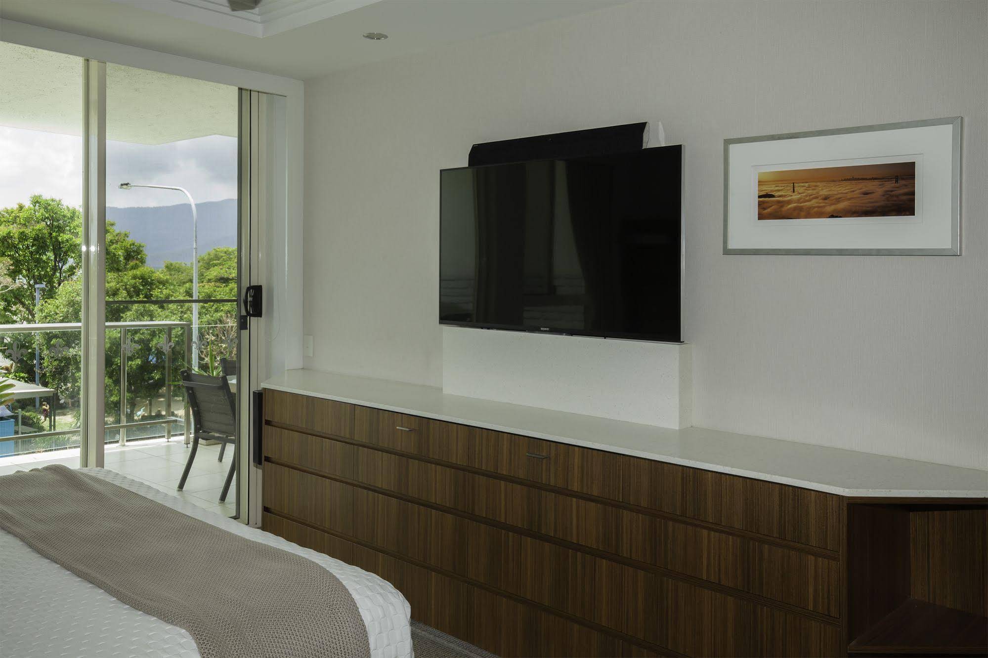 Waters Edge Apartment Cairns