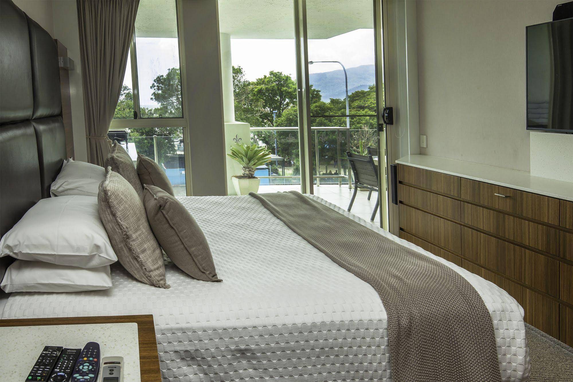 Waters Edge Apartment Cairns