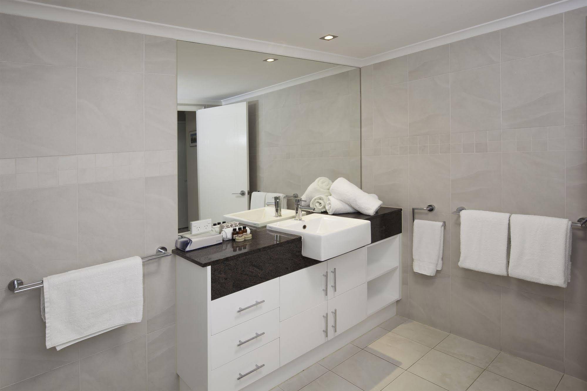 Waters Edge Apartment Cairns