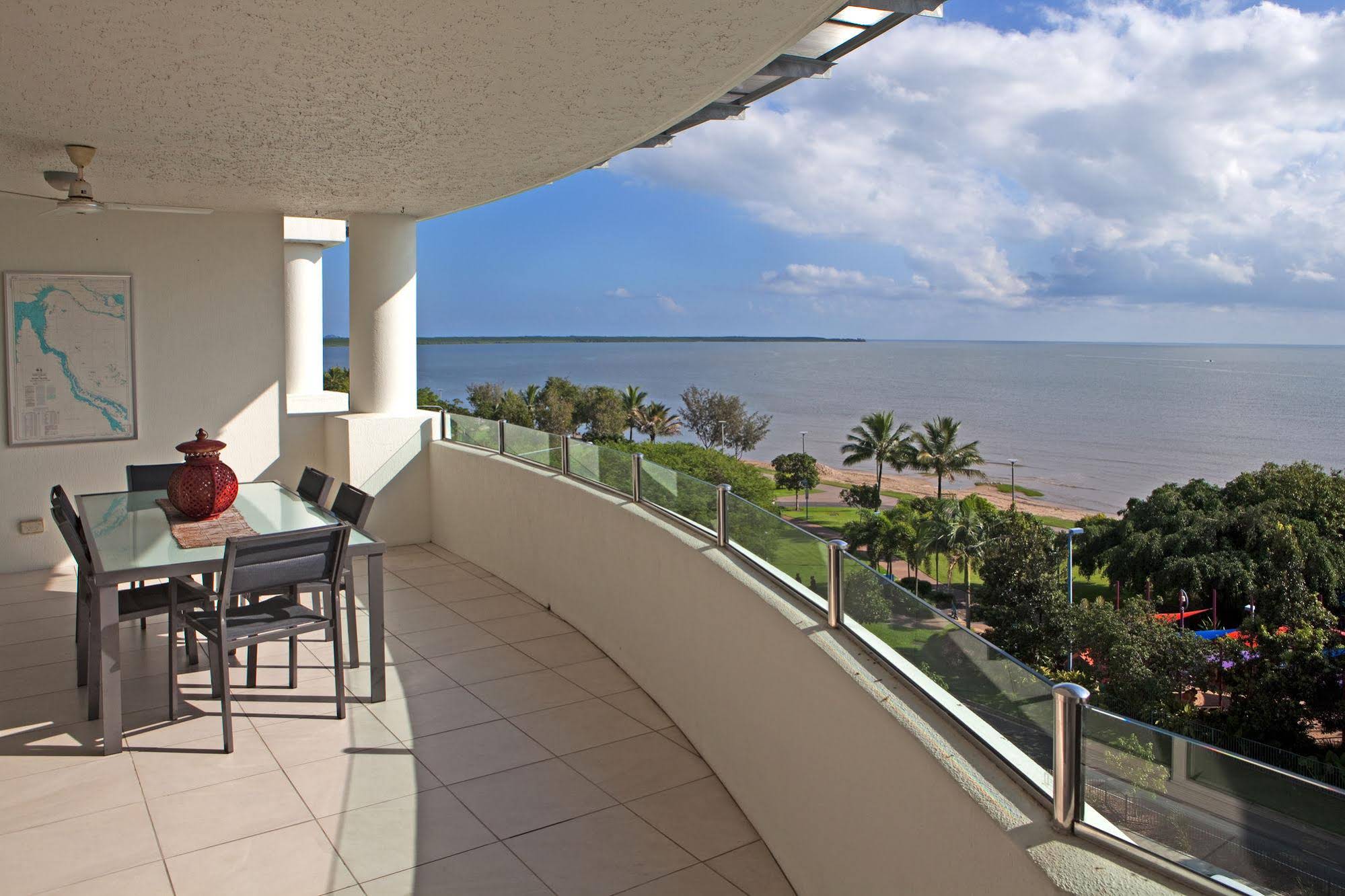 Waters Edge Apartment Cairns