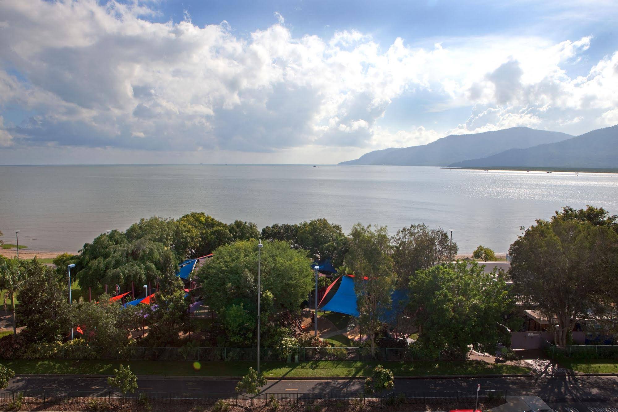 Waters Edge Apartment Cairns