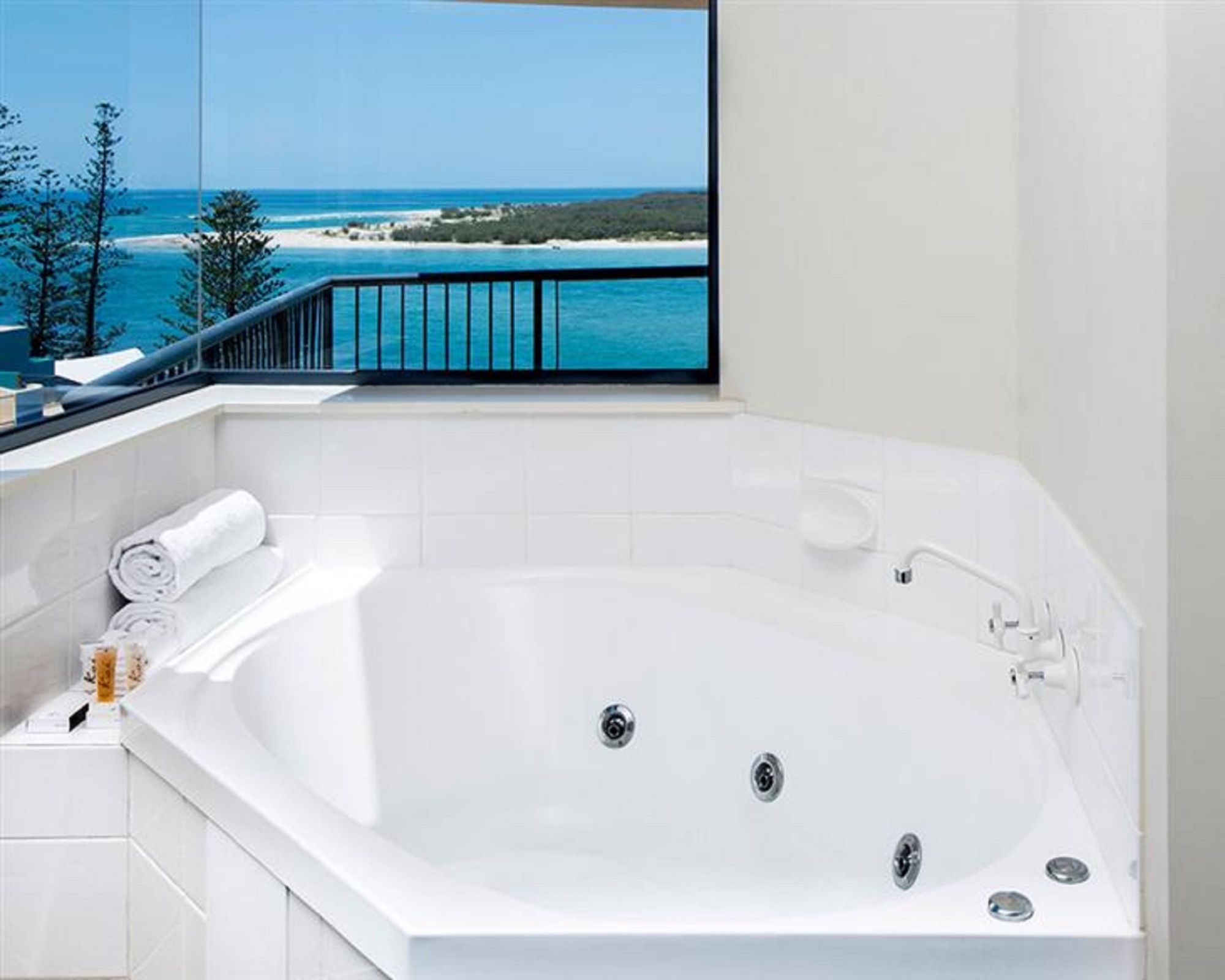 BreakFree Grand Pacific