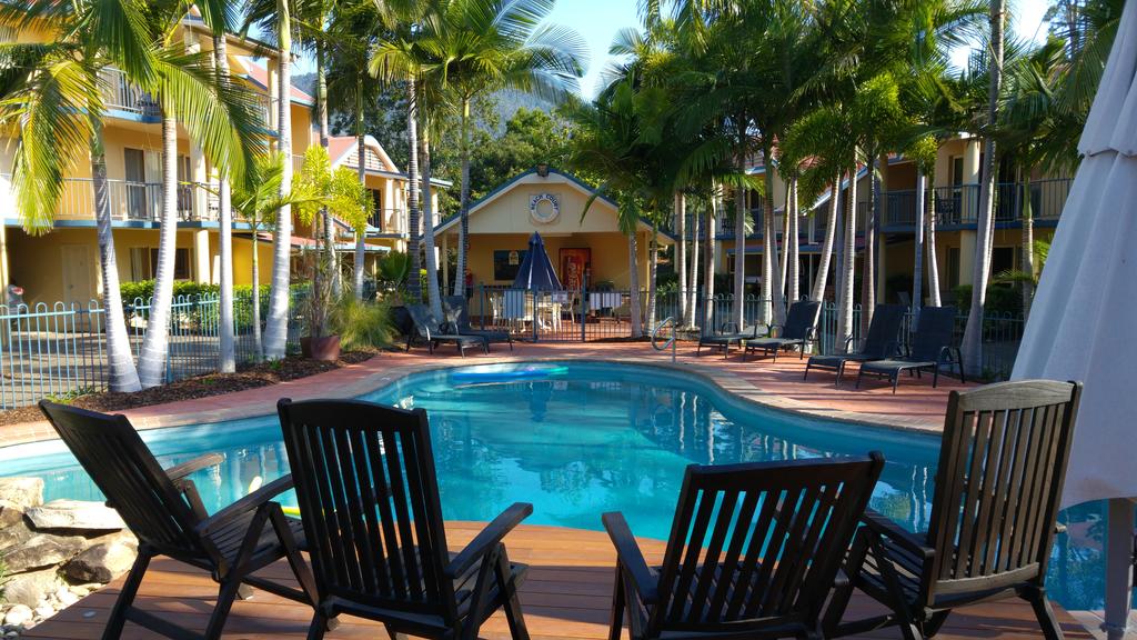 Beach Court Holiday Villas