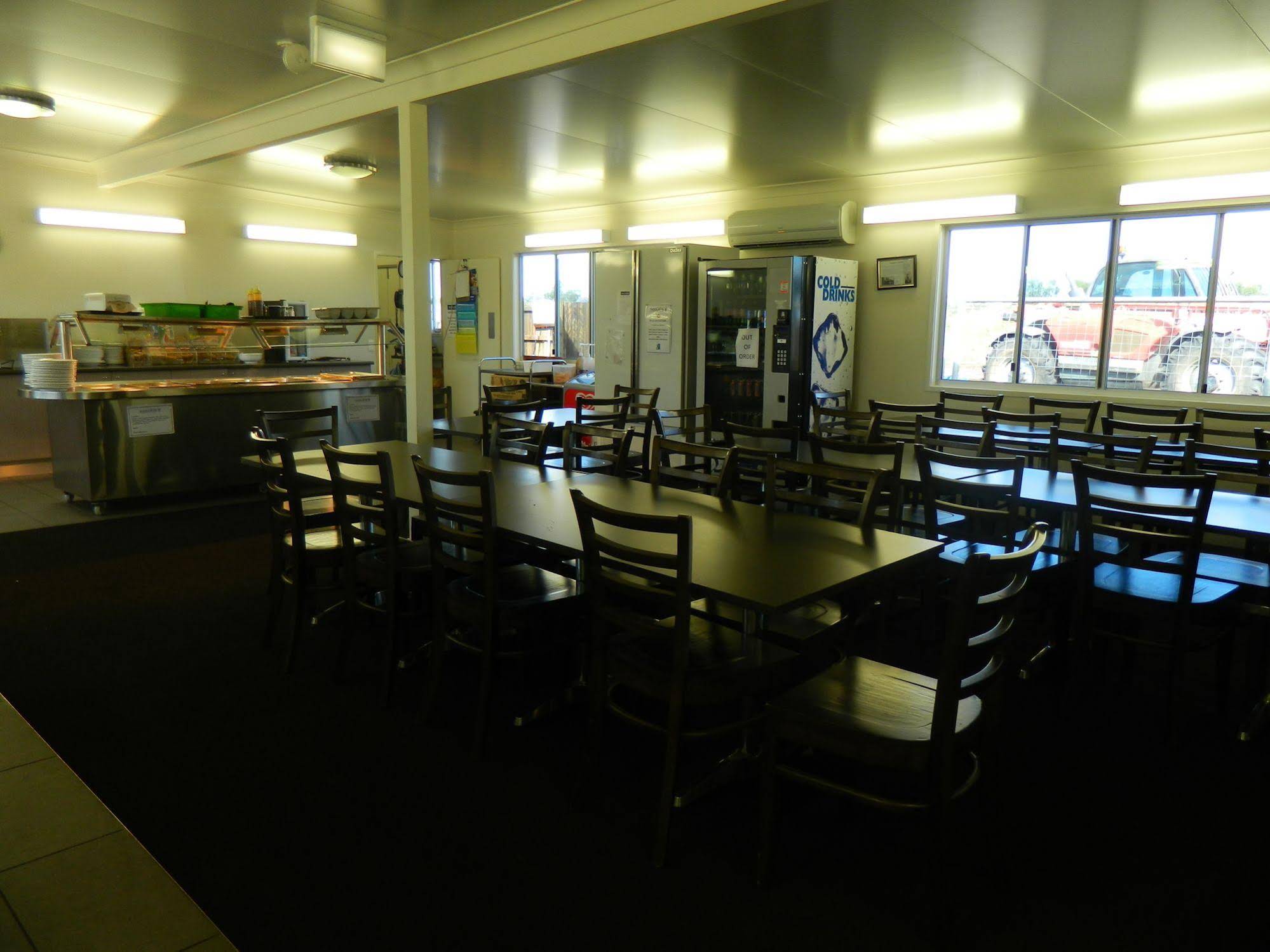 Dooleys Capella Tavern & Motel