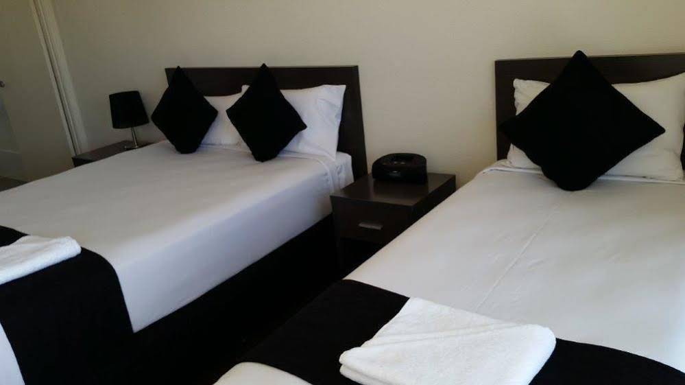 Dooleys Capella Tavern & Motel