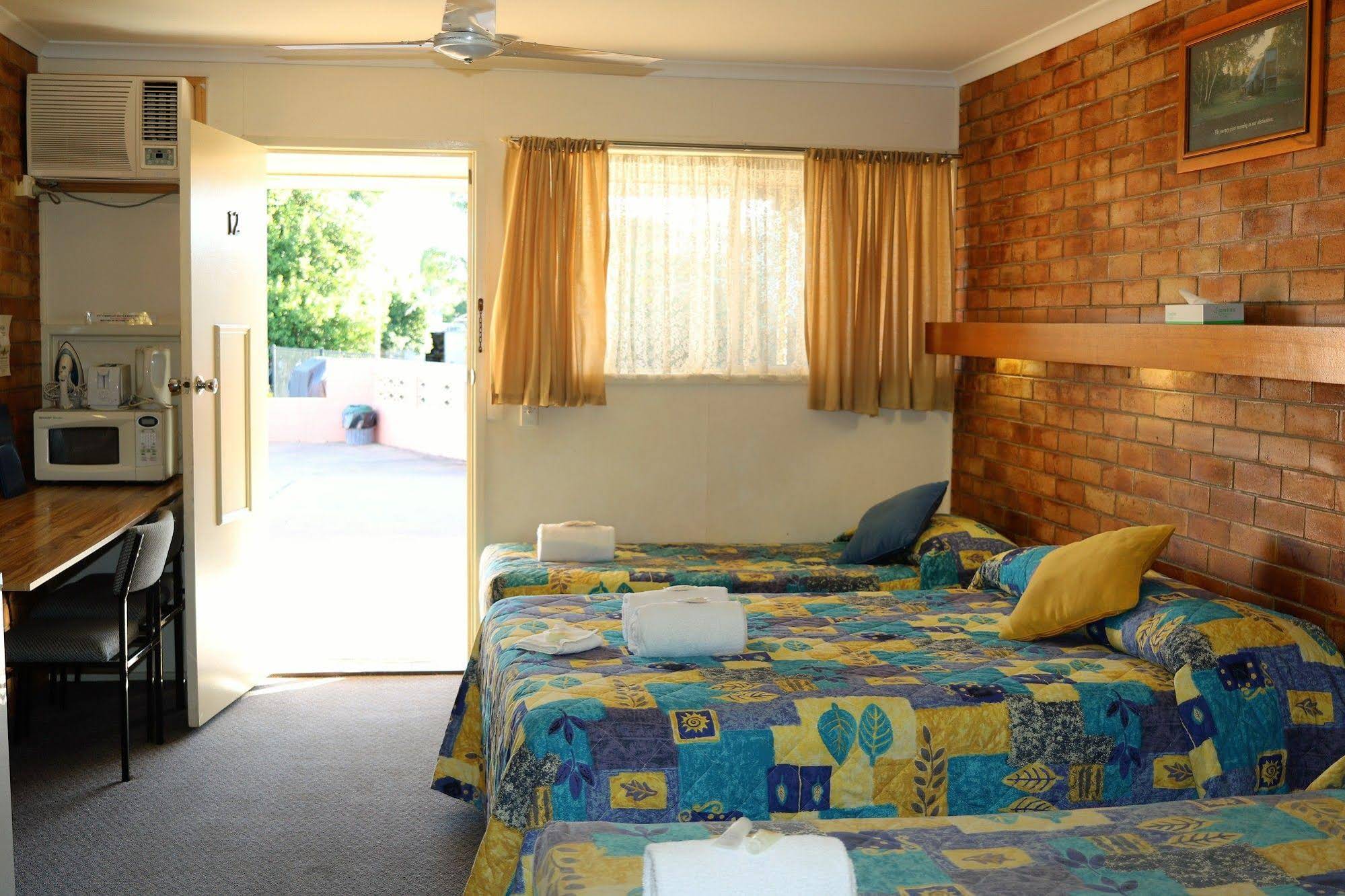 Avocado Motor Inn