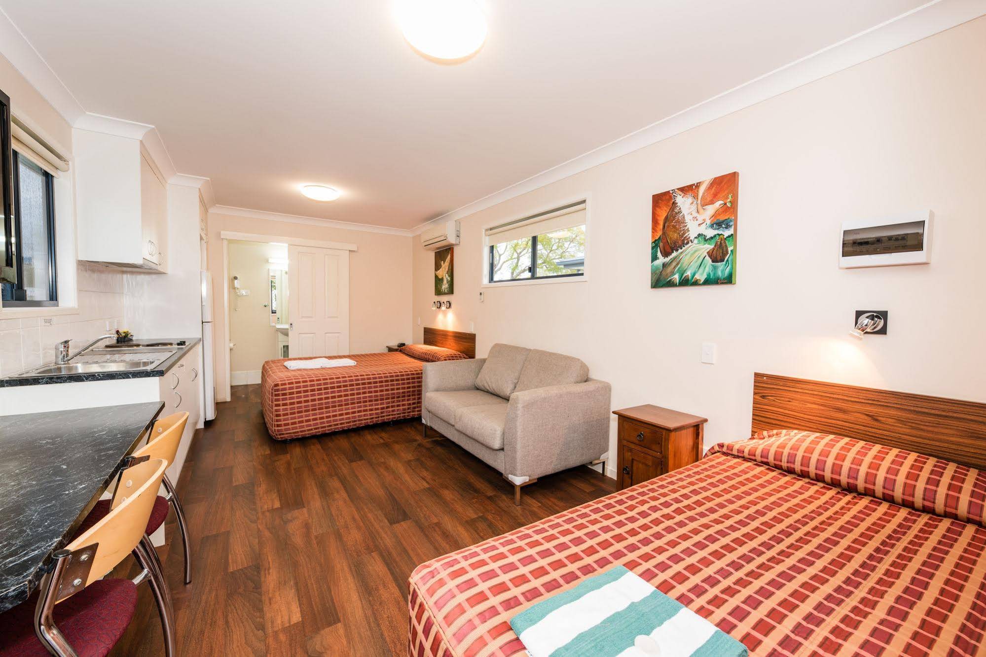 Cypress Pines Studio Villas