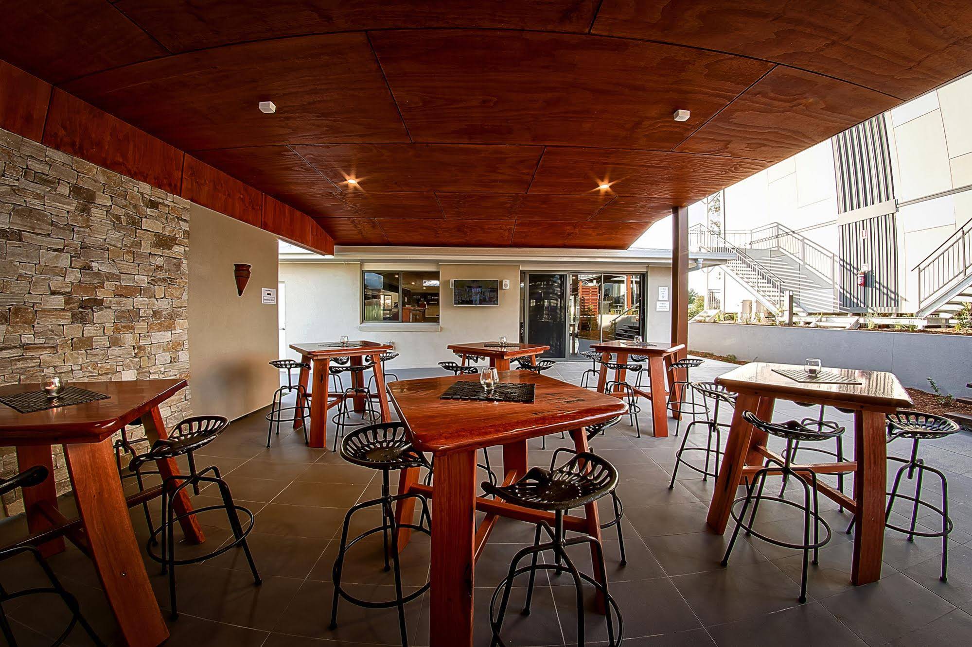 Kings Park Accommodation Chinchilla & Kings Park Bistro