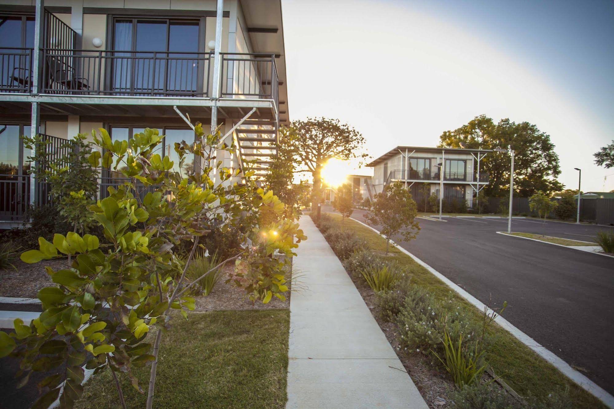 Kings Park Accommodation Chinchilla & Kings Park Bistro