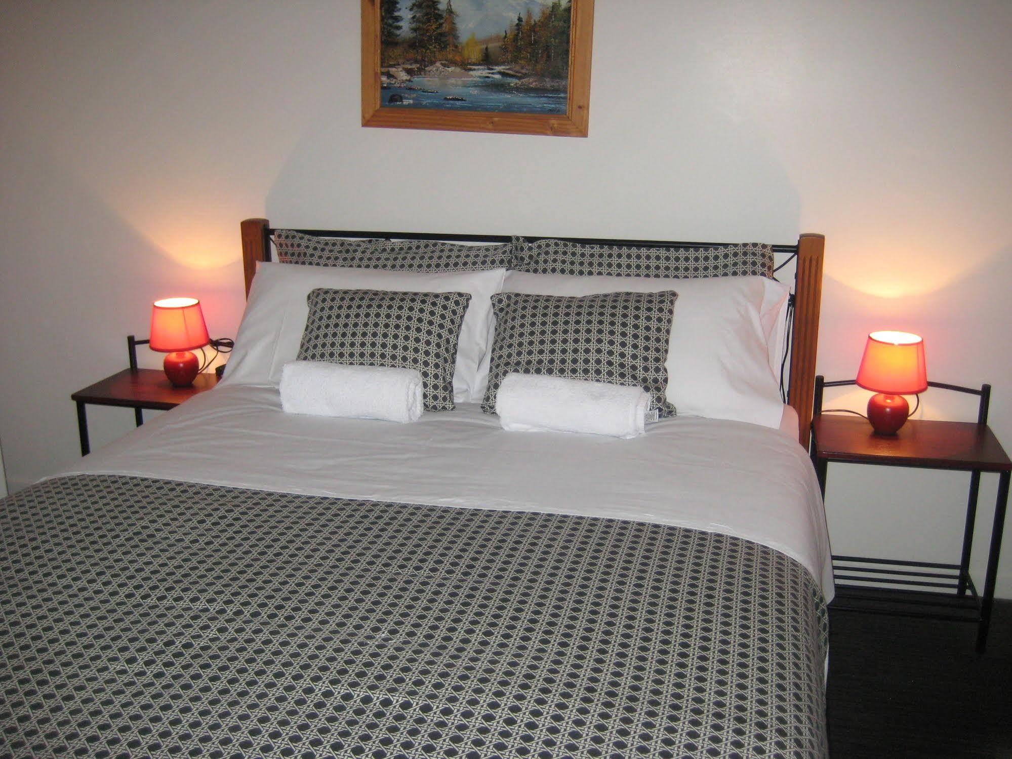 Riverdell Park Accommodation Bed & Breakfast