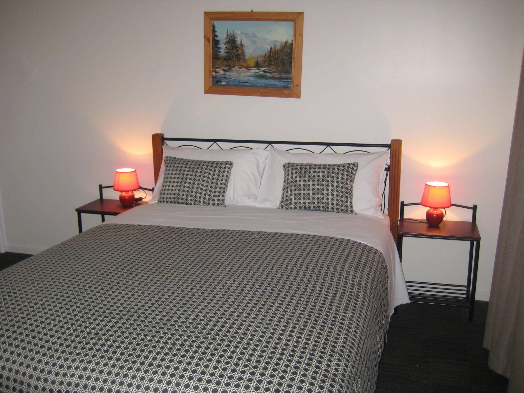 Riverdell Park Accommodation Bed & Breakfast