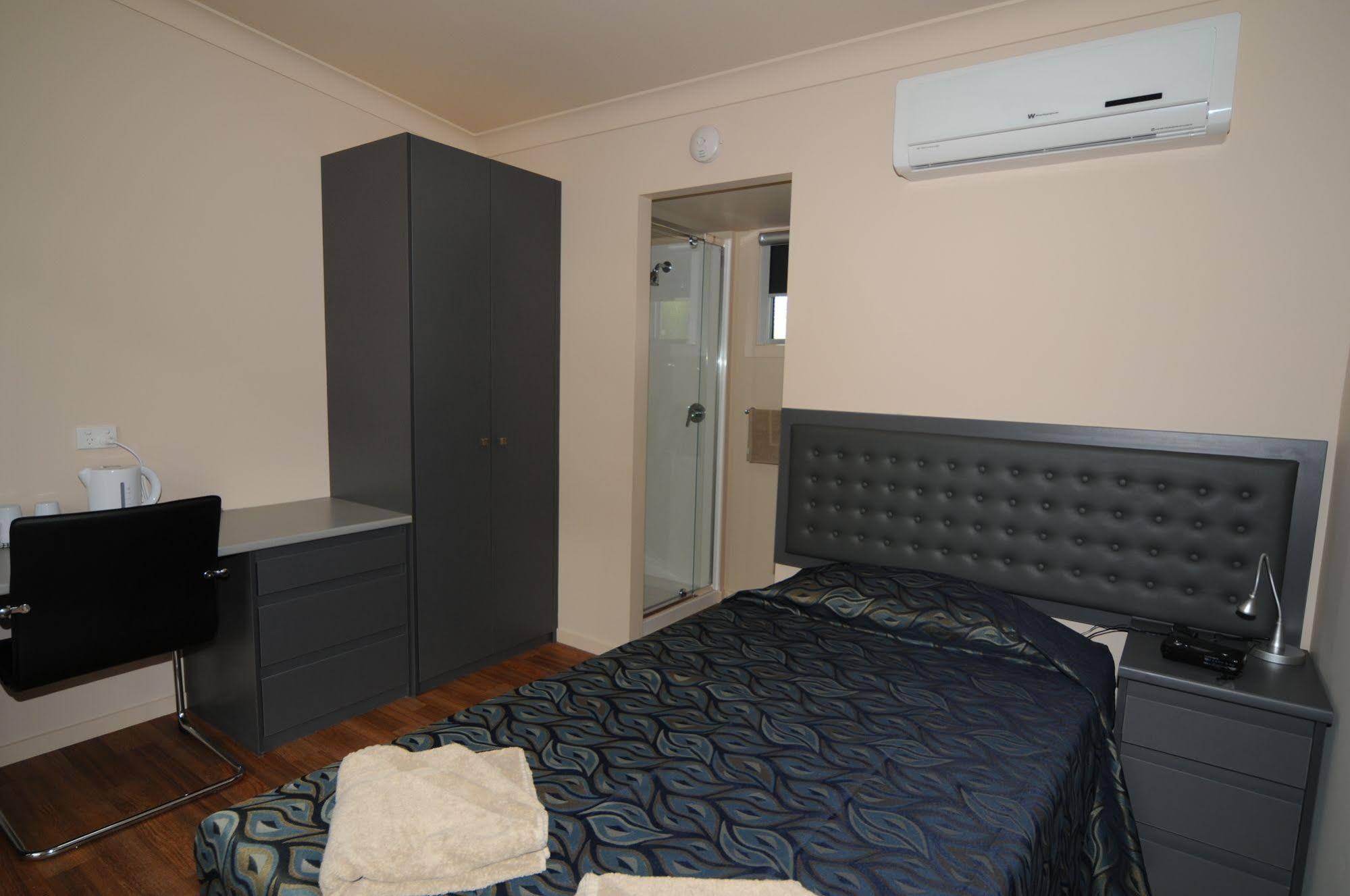 Cloncurry Holiday & Caravan Park