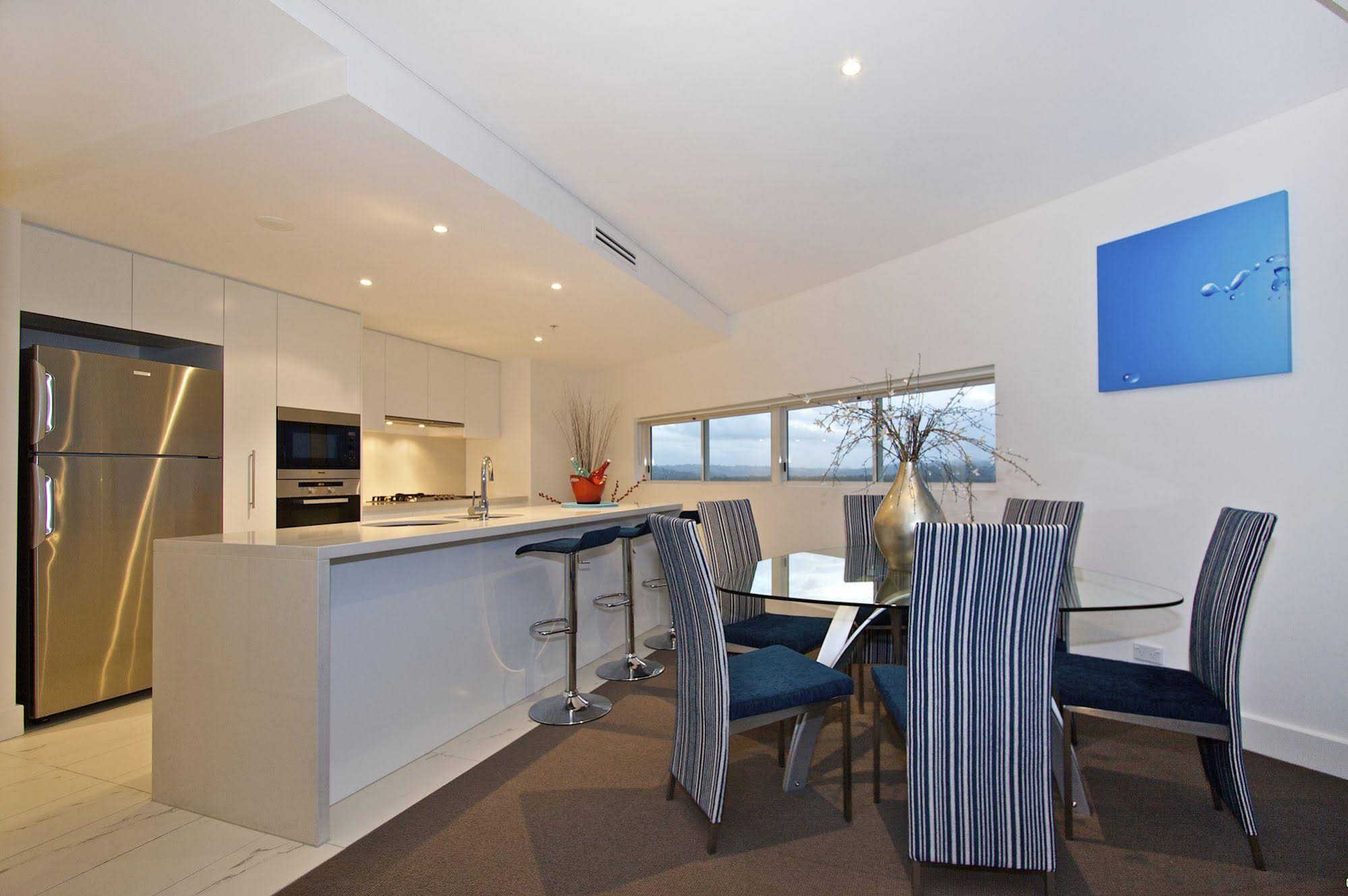 Australis Kirra Surf Apartments