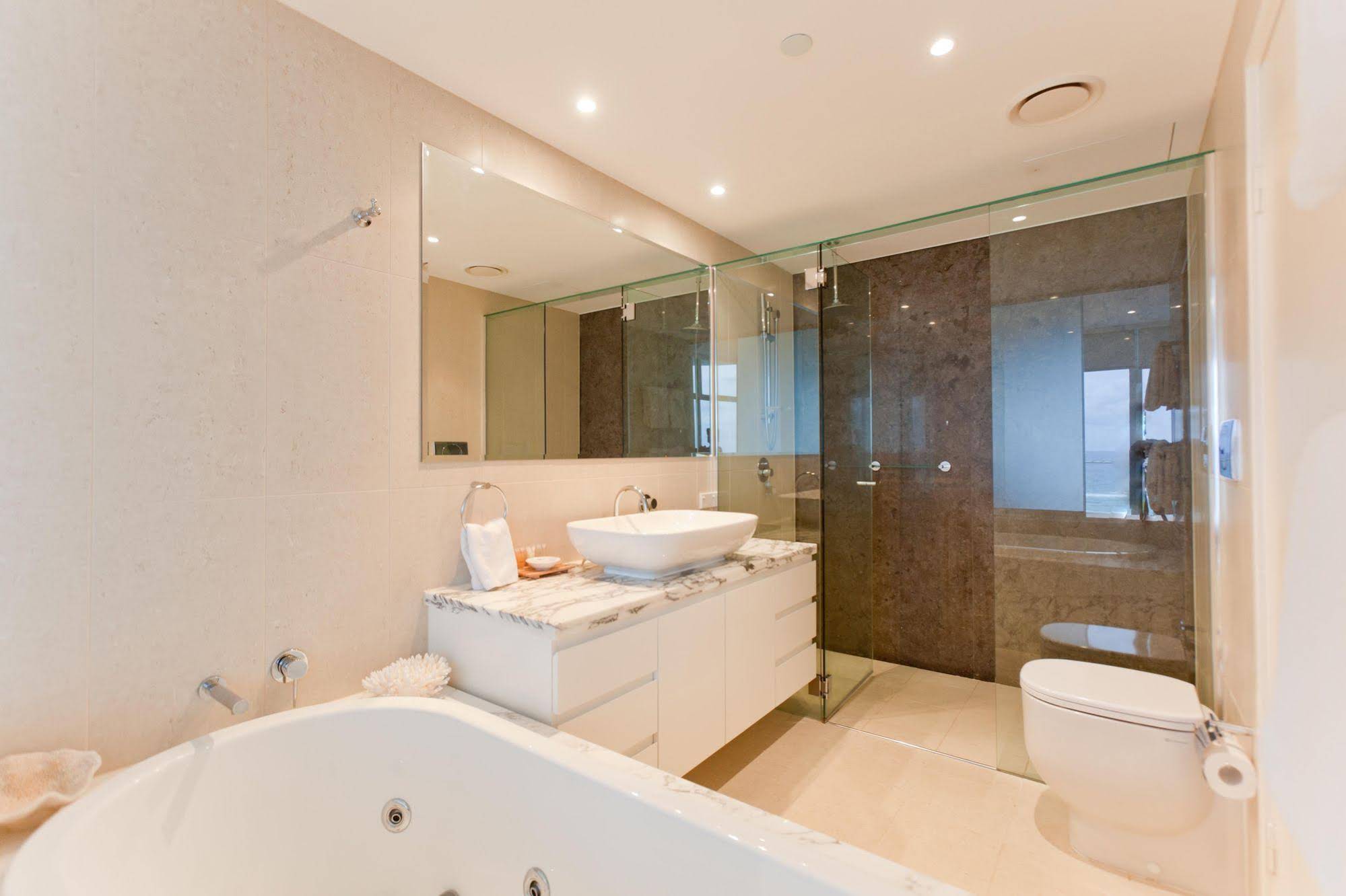 Australis Kirra Surf Apartments