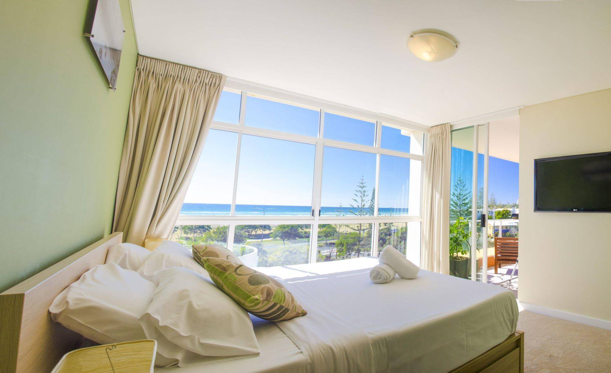 Australis Kirra Surf Apartments