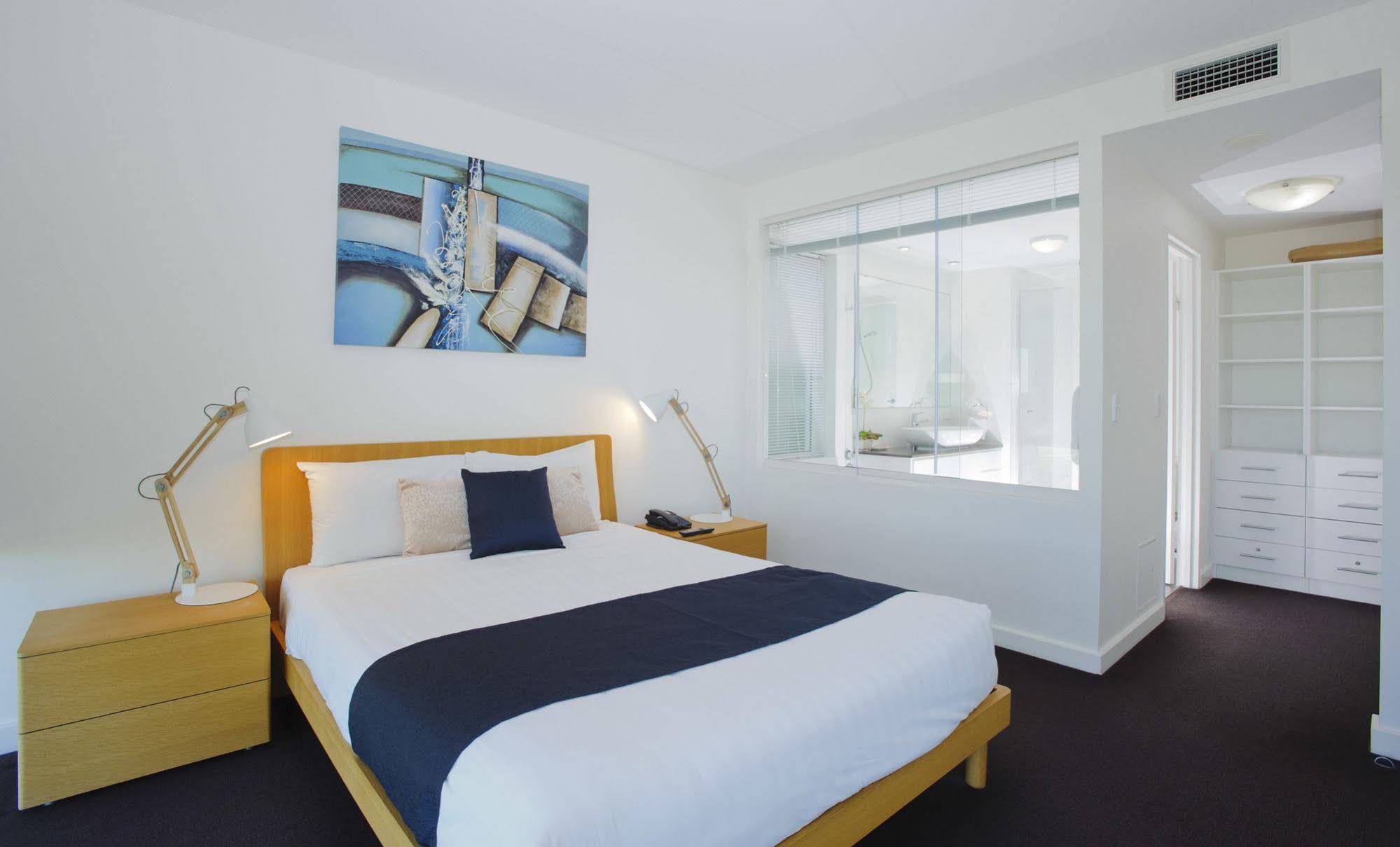 Australis Kirra Surf Apartments