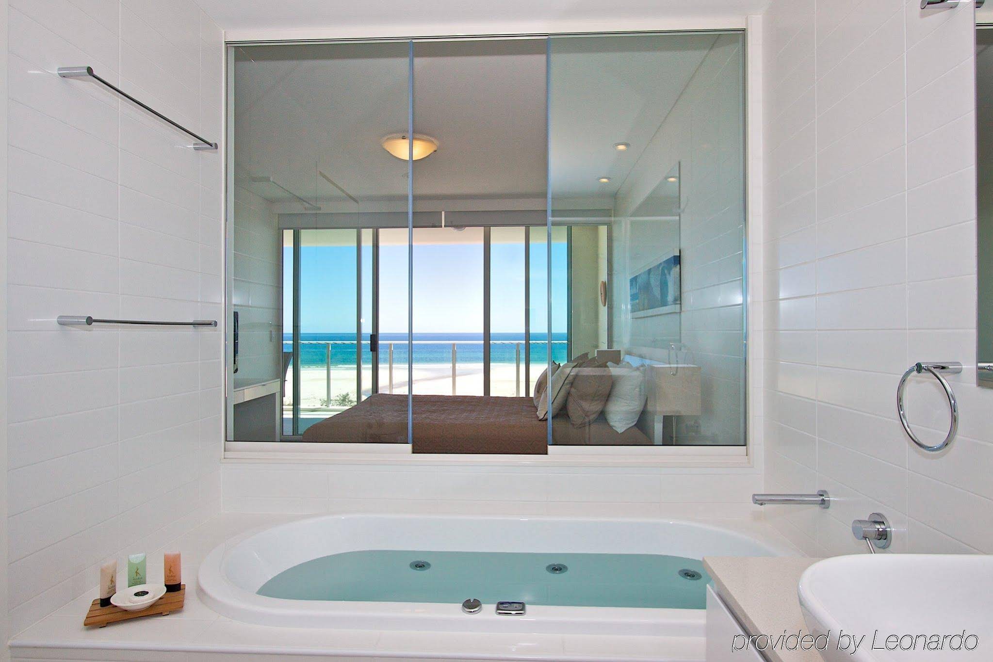 Australis Kirra Surf Apartments