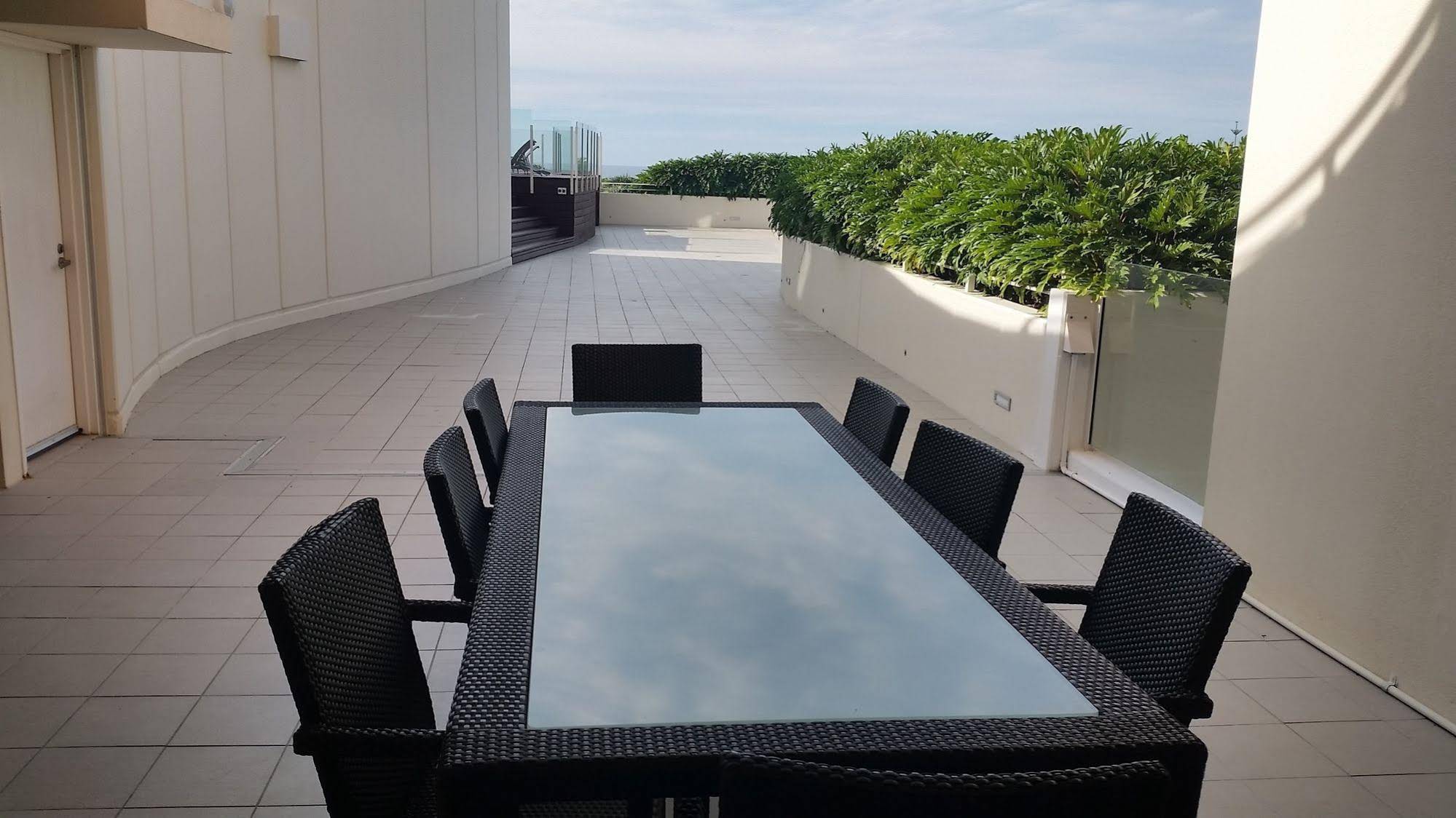 Australis Kirra Surf Apartments