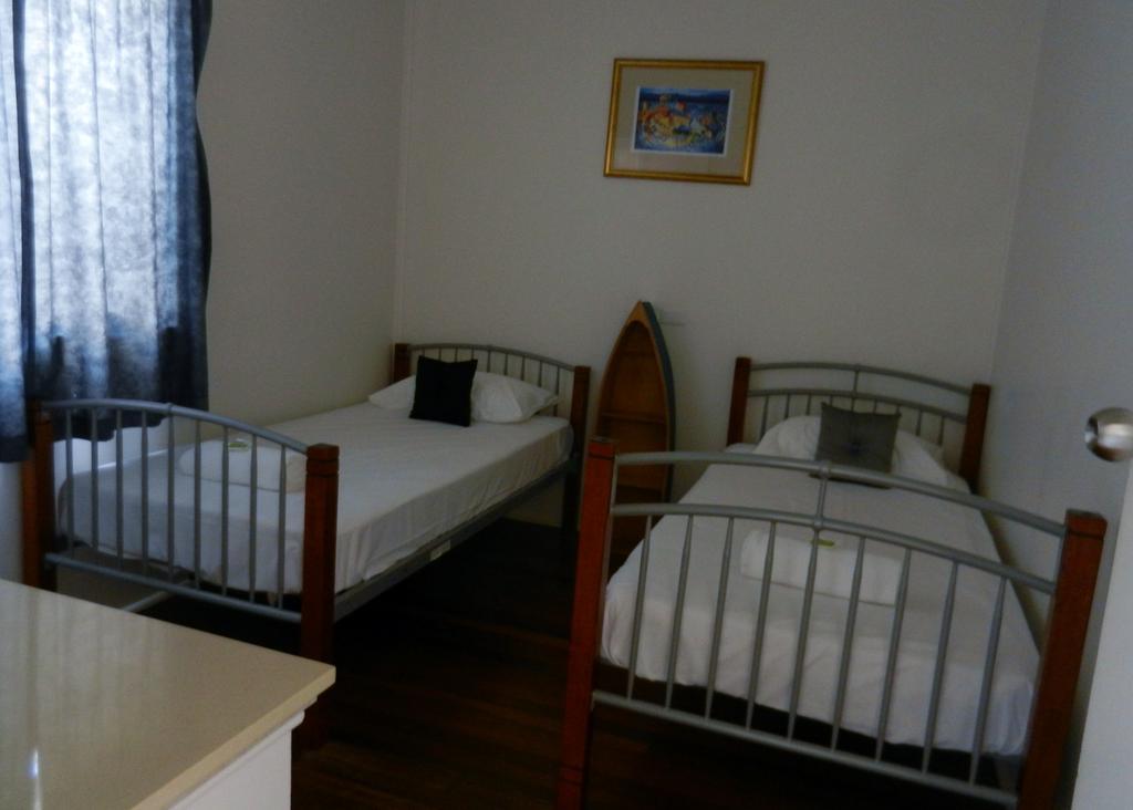 Golden Shores Airport Motel