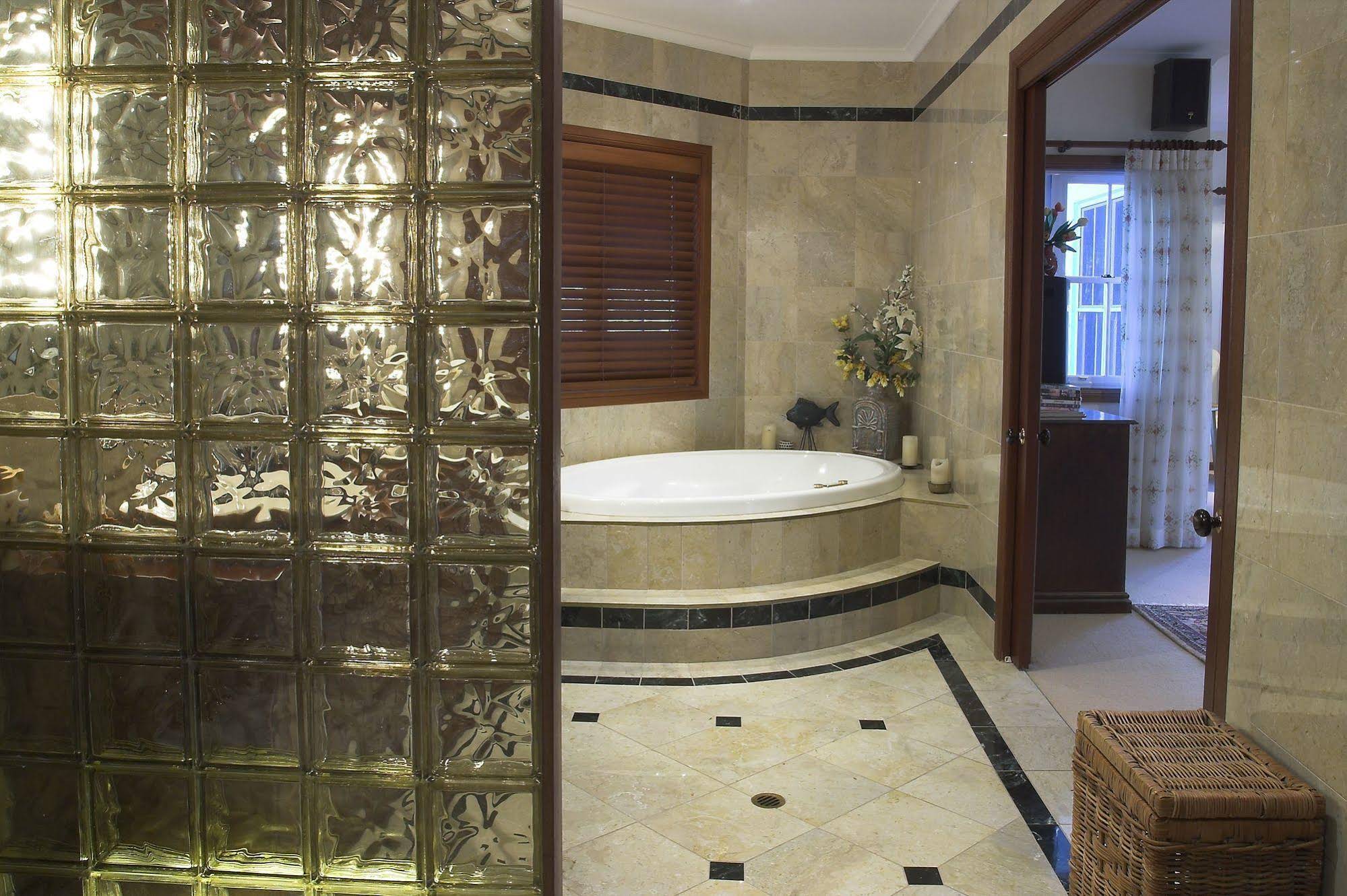 Kingfishers Manor